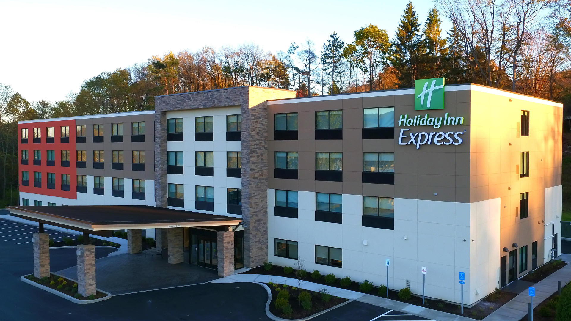 Vista Exterior Holiday Inn Express Oneonta by IHG