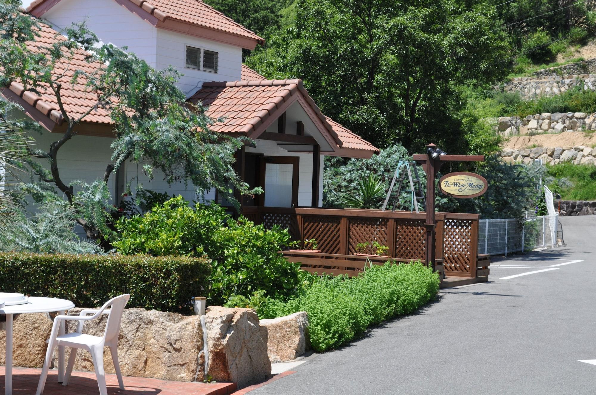 Vista Exterior Country Inn The White Marine