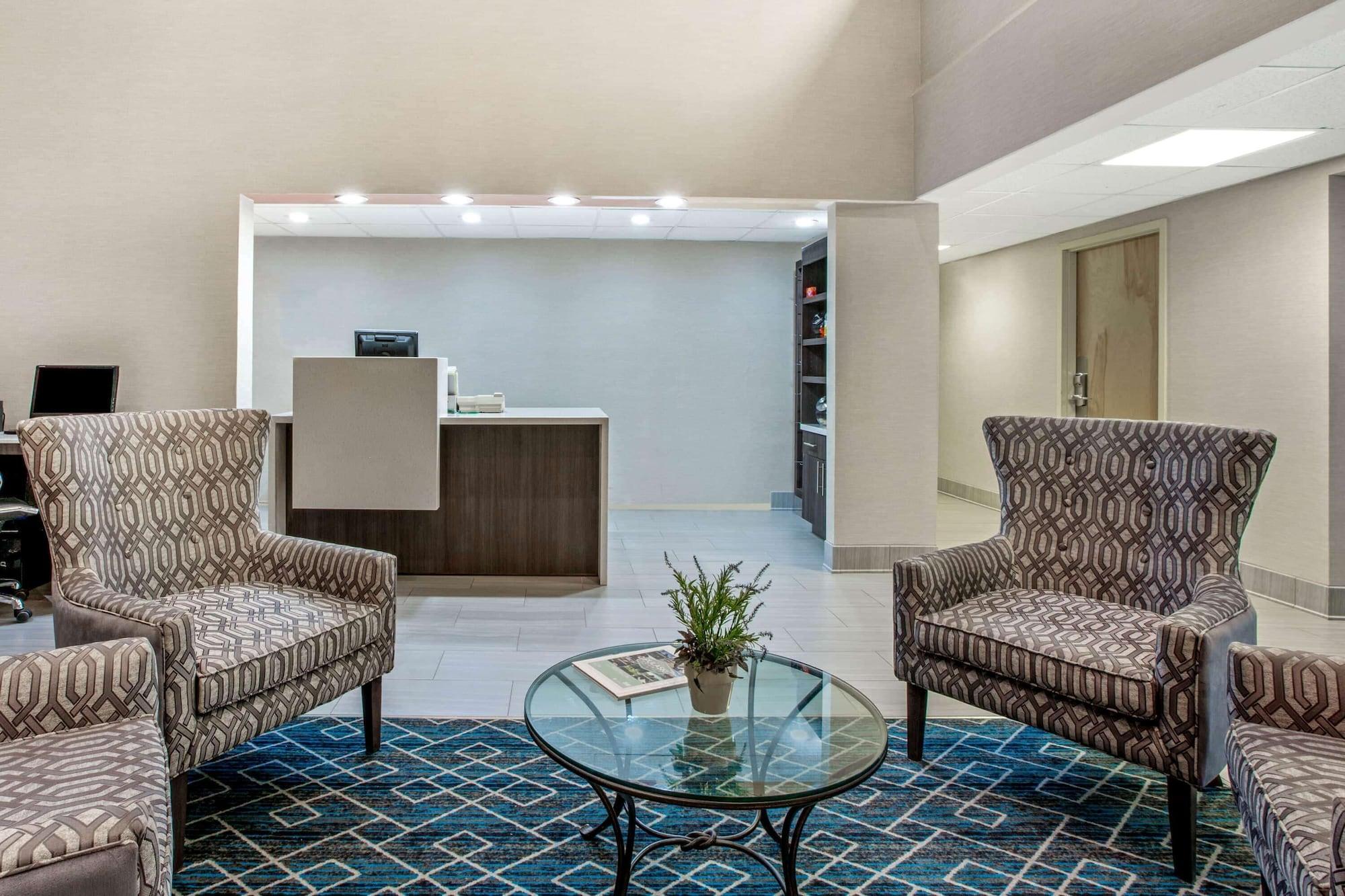 Vista Lobby La Quinta Inn by Wyndham Radford