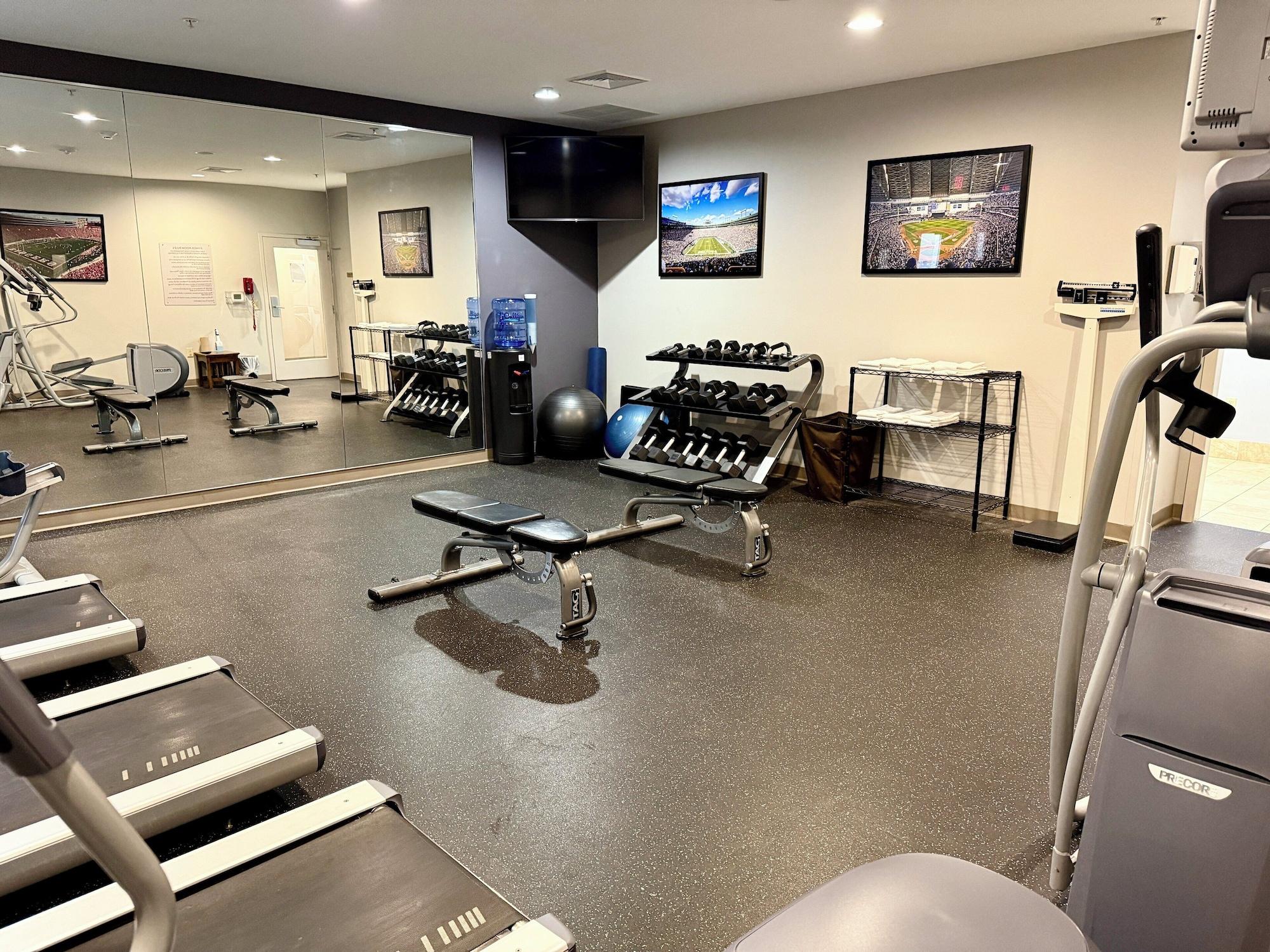 Gimnasio Staybridge Suites Milwaukee West-Oconomowoc by IHG