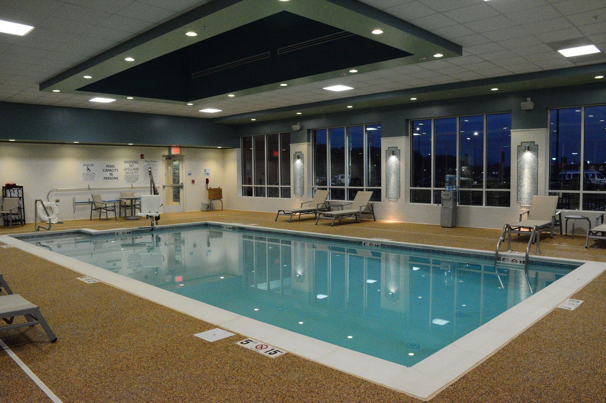 Vista Piscina Holiday Inn Express & Suites Lexington Park-California by IHG