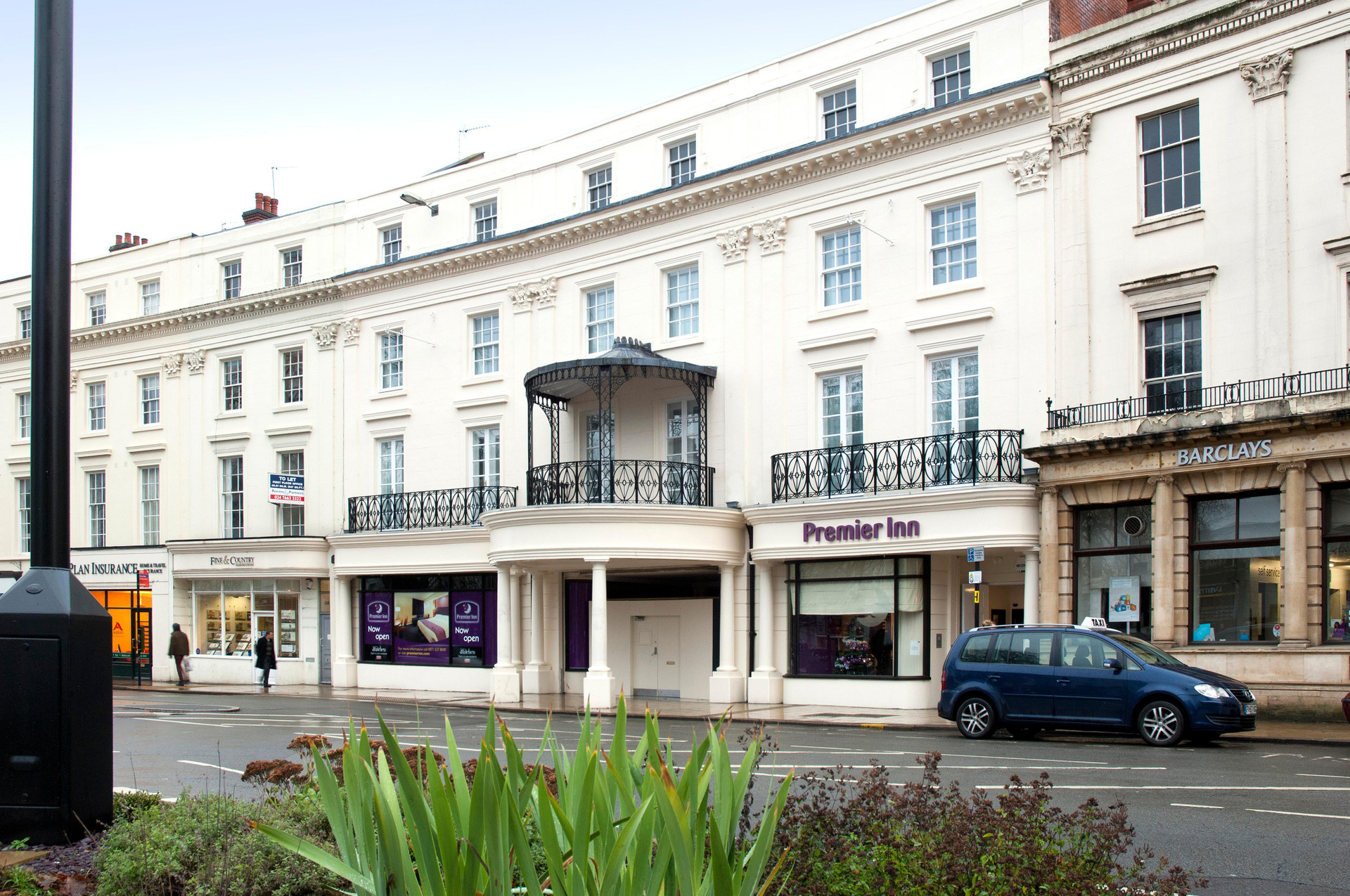 Vista Exterior Premier Inn Leamington Spa Town Centre