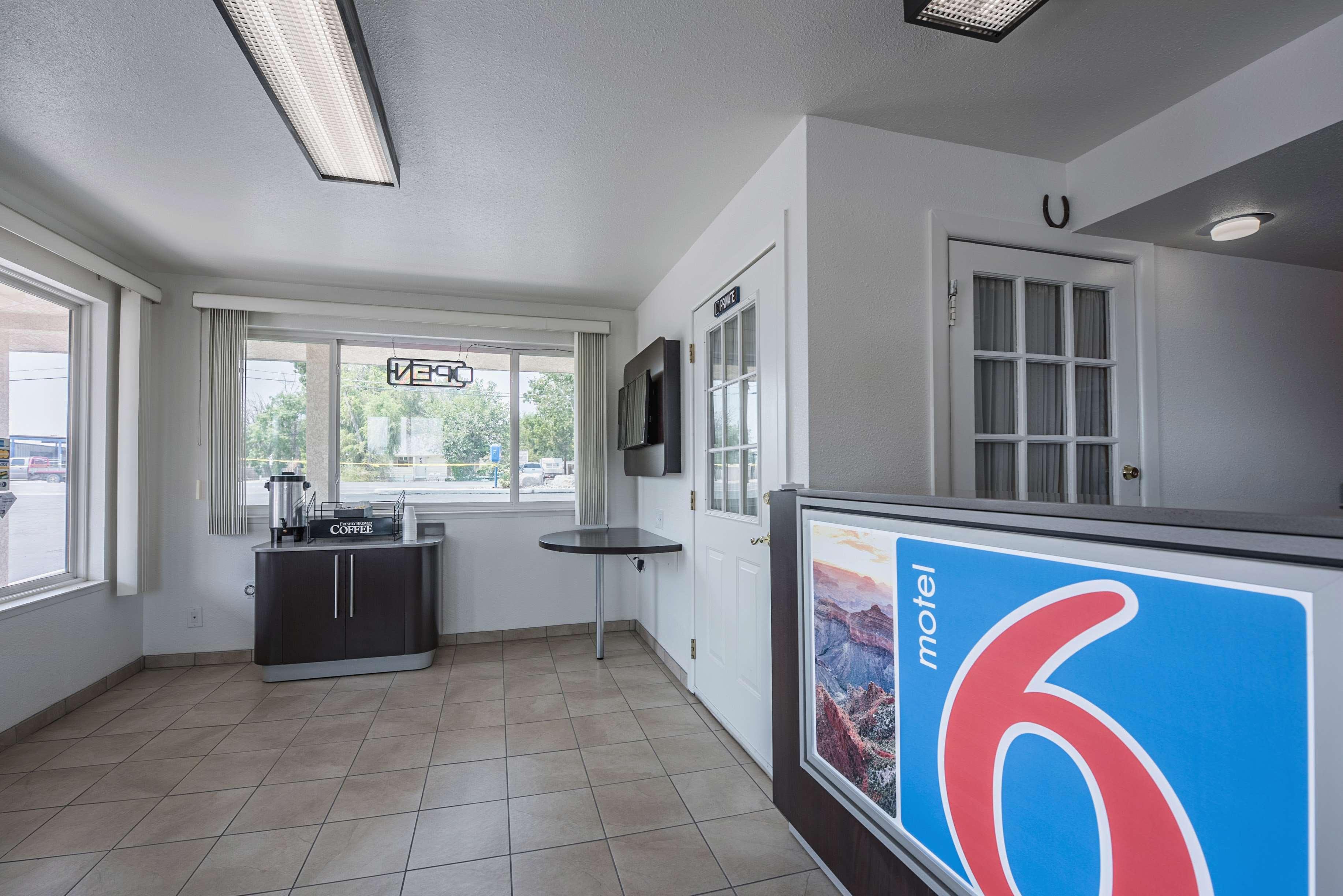 Vista Lobby Motel 6 Fallon, NV