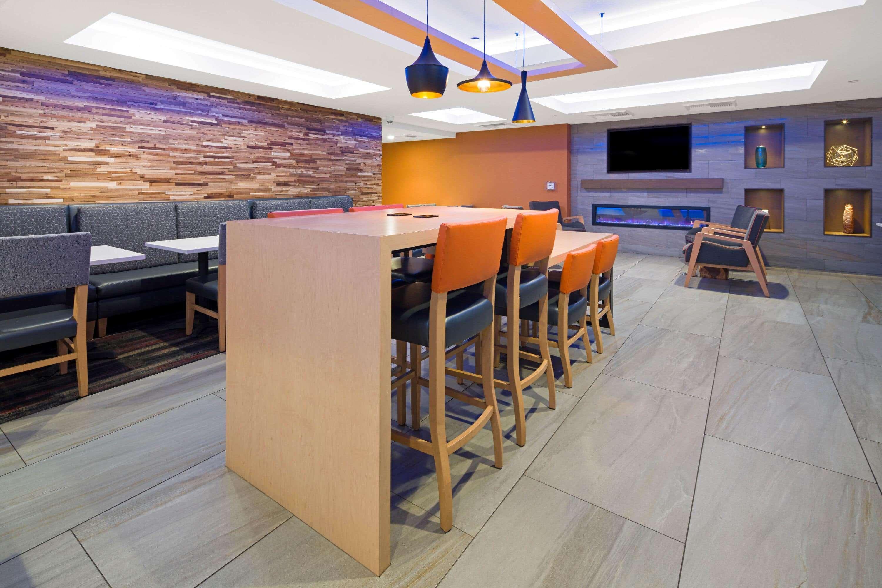 Restaurant La Quinta Inn & Suites by Wyndham Orange County Airport