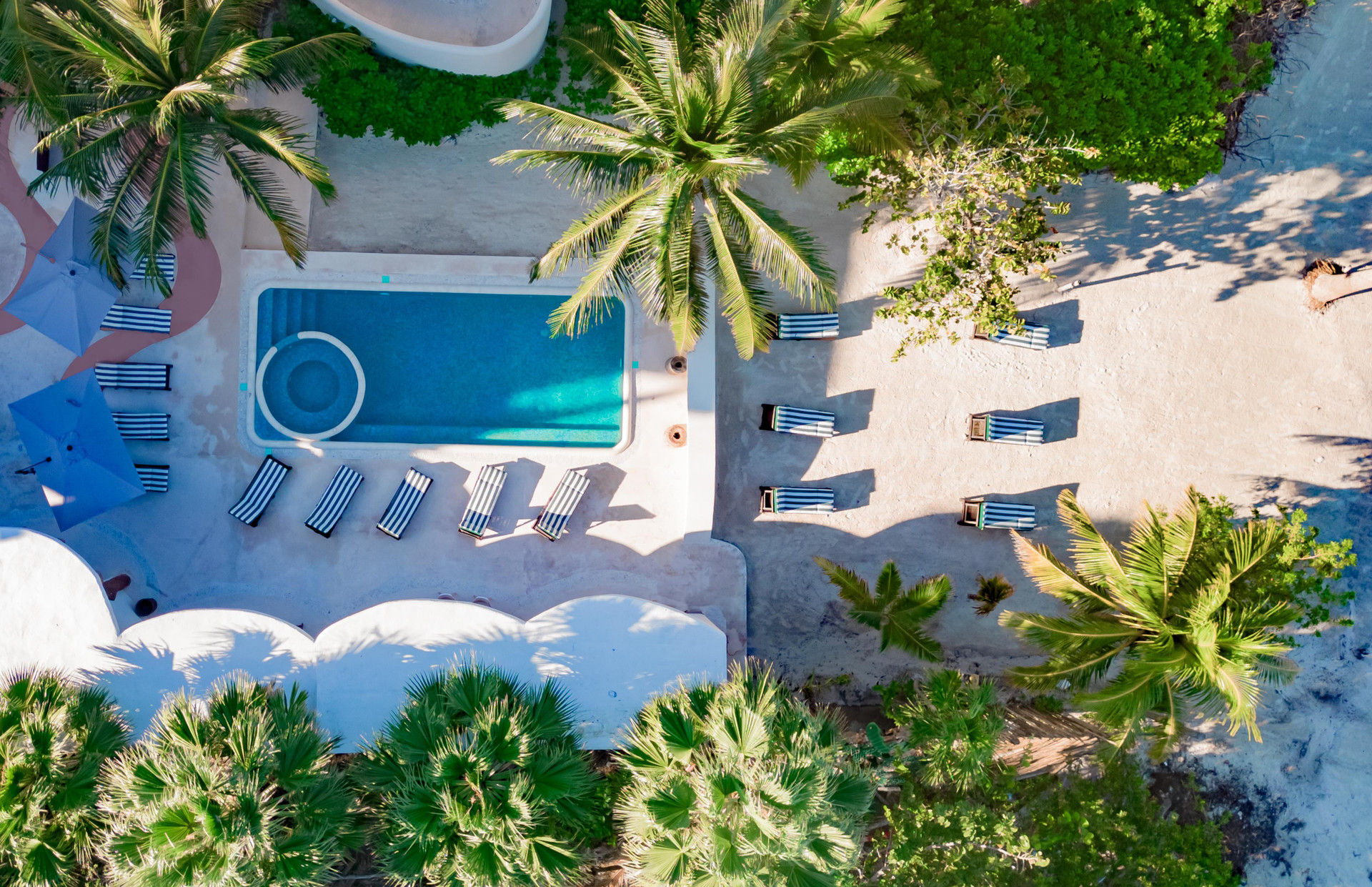 Vista Exterior Beachfront Hotel Boutique Dk House