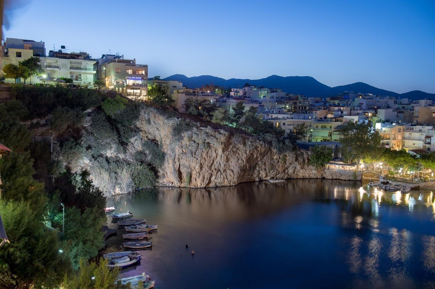 Varios Emerald Lake Studios