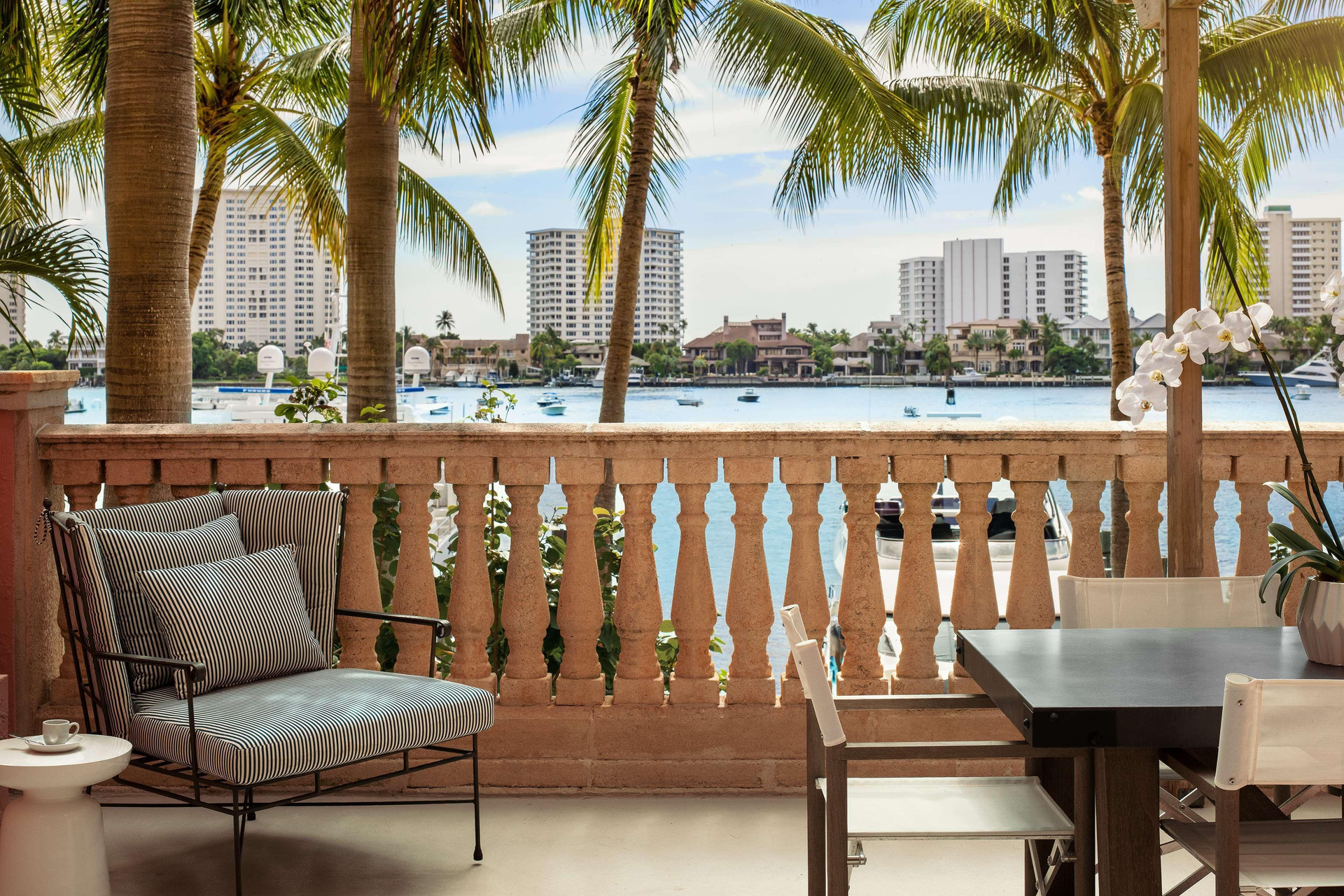 Vista Exterior Yacht Club at The Boca Raton (Adults-only)