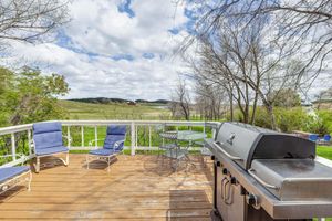 Alquiler Vacacional - Hermosa Home w/ Deck: 2 Mi to Custer State Park!