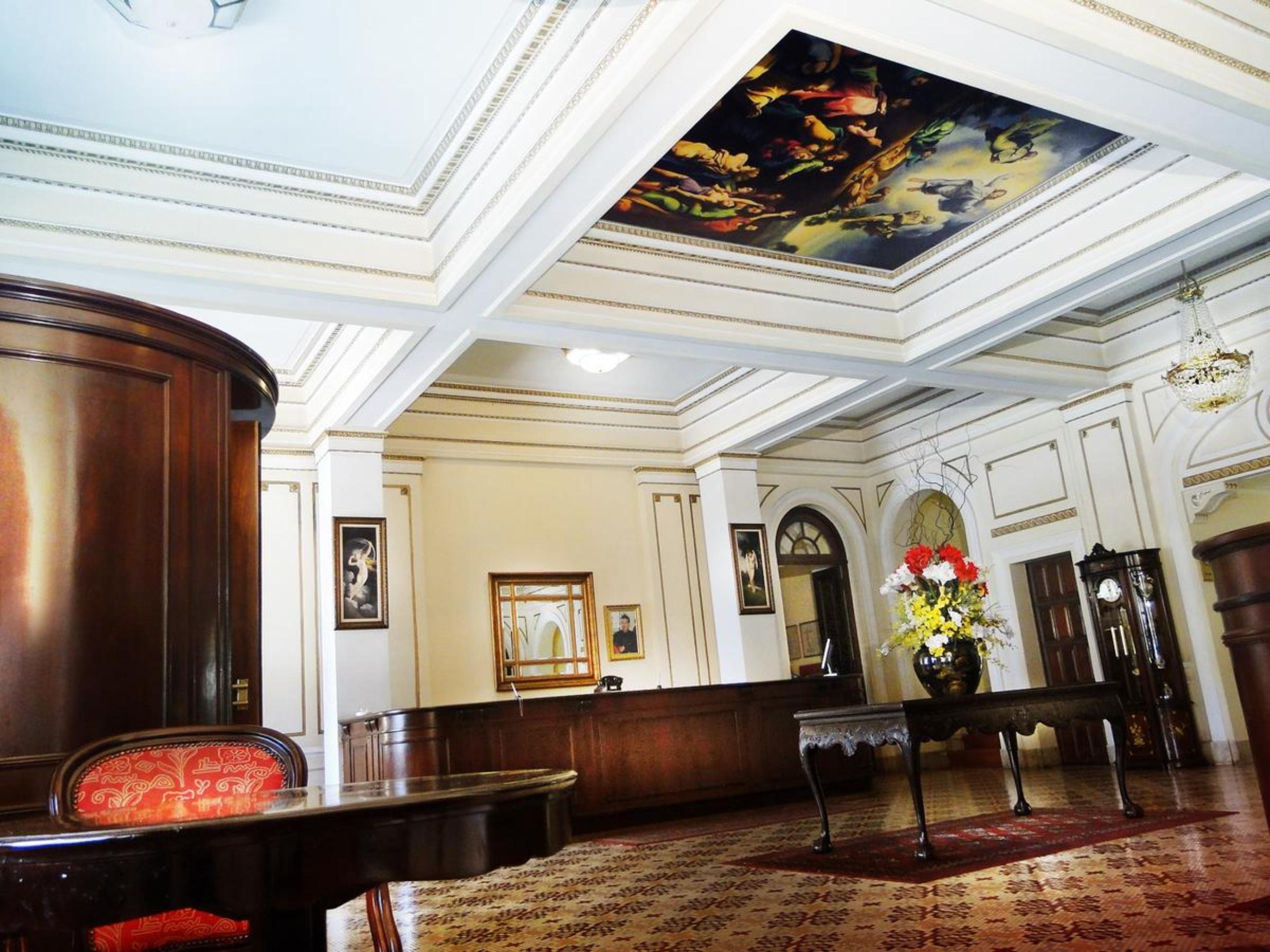 Vista Lobby Palace Hotel