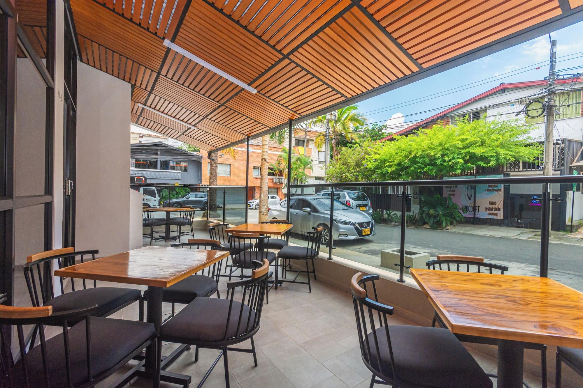Varios Hotel Distrito 70 Living