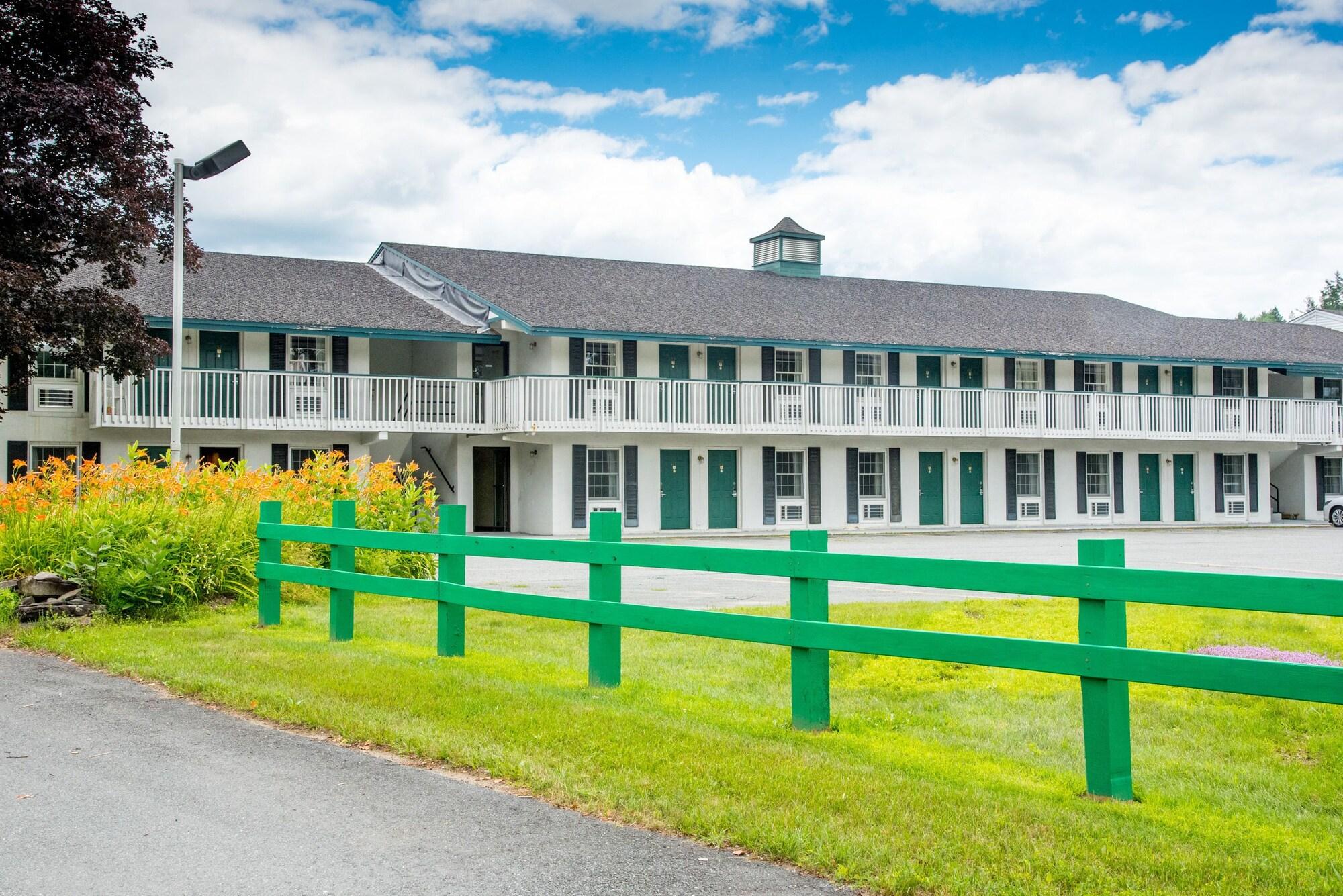 Varios Colonnade Inn