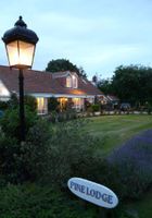 Alojamiento - Pine Lodge Bed & Breakfast