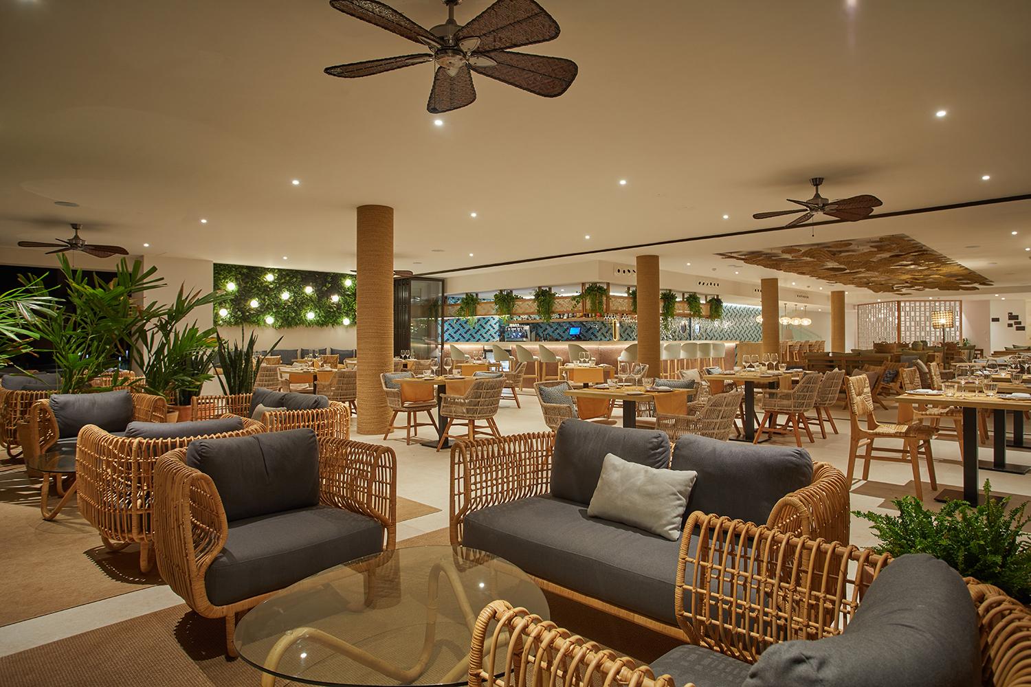Restaurant The Club Cala San Miguel Hotel Ibiza,Curio Collect