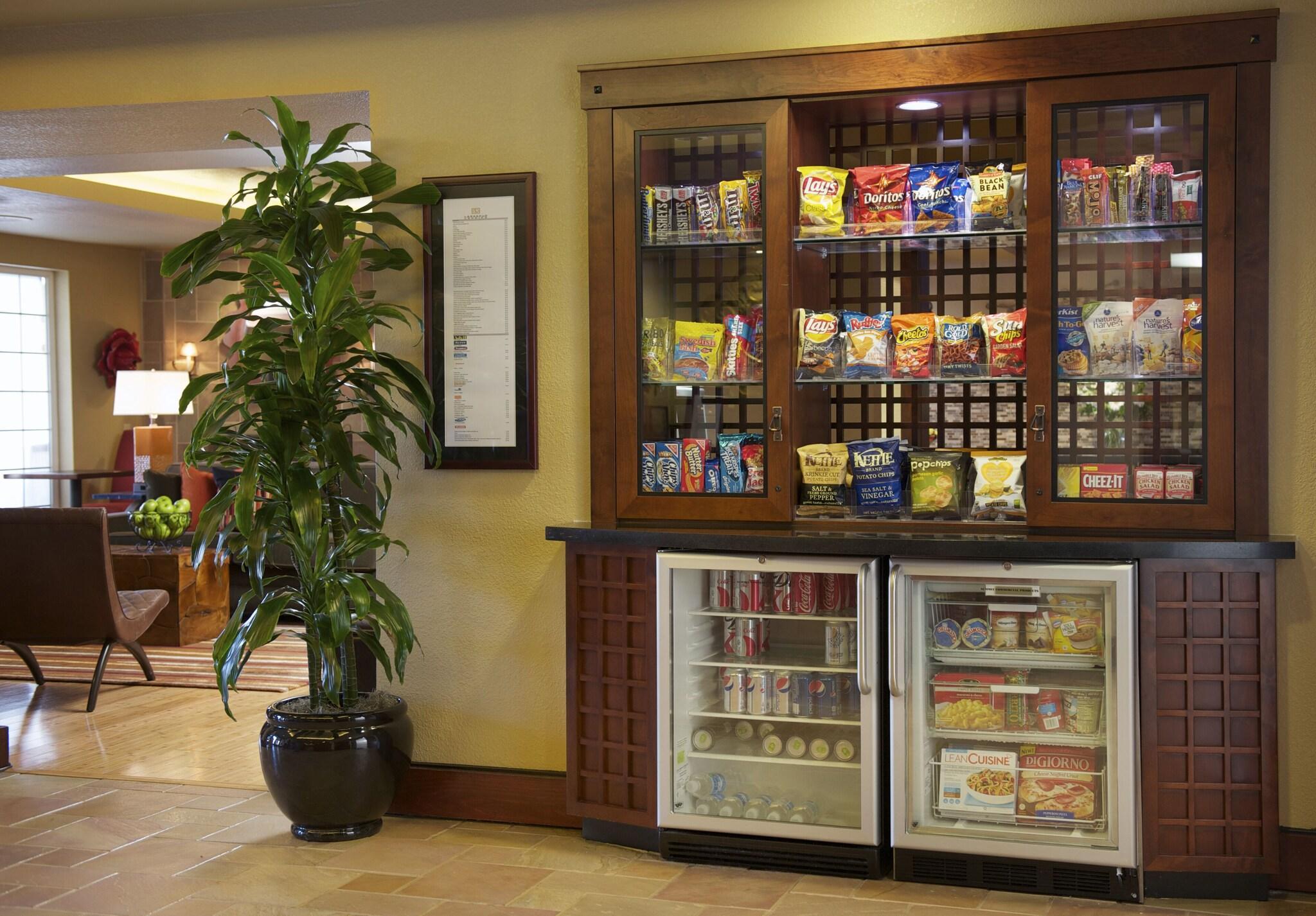 Bar/Salón Larkspur Landing Folsom - An All-Suite Hotel