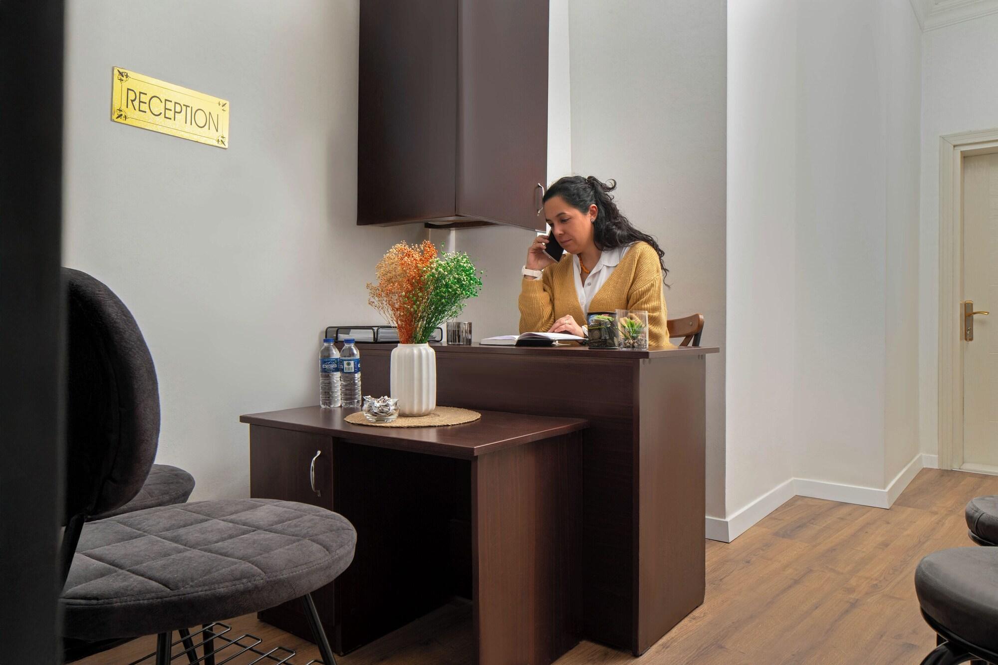 Vista Lobby Galley Port