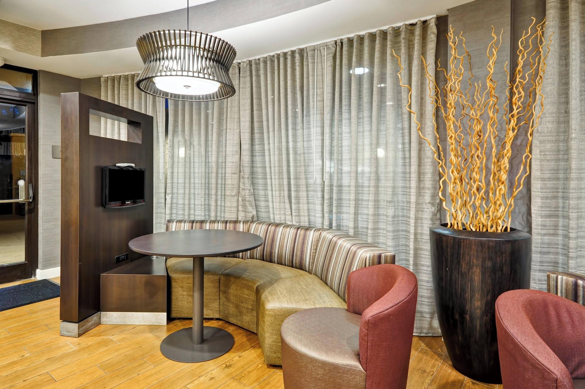 Vista Lobby Courtyard by Marriott Jacksonville Airport