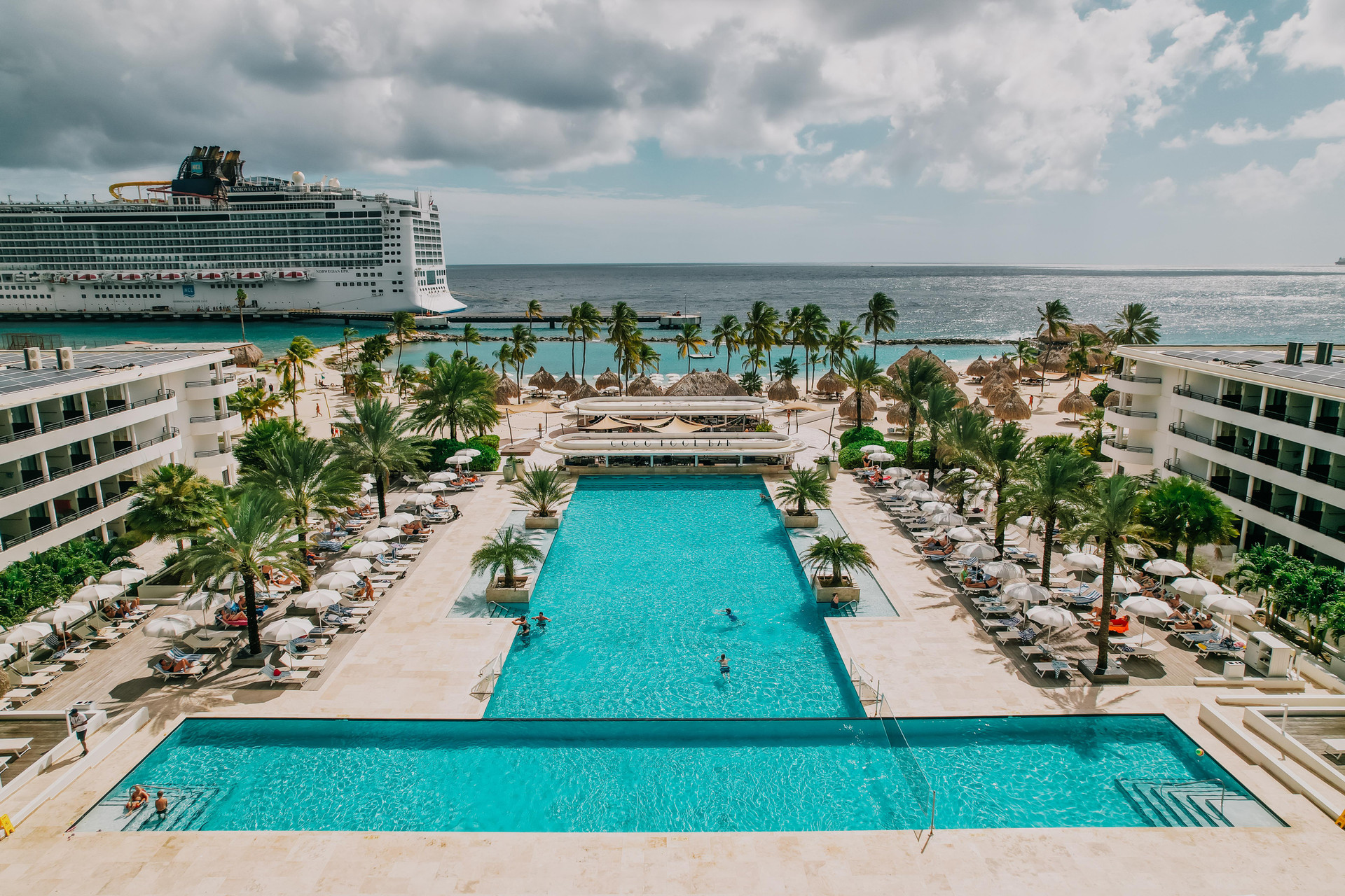 Vista Piscina Mangrove Beach Corendon Curacao All-Inclusive Resort, Curio by Hilton
