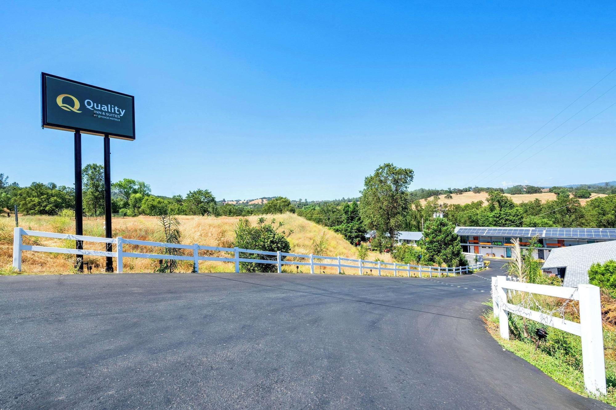 Varios Quality Inn & Suites Jackson