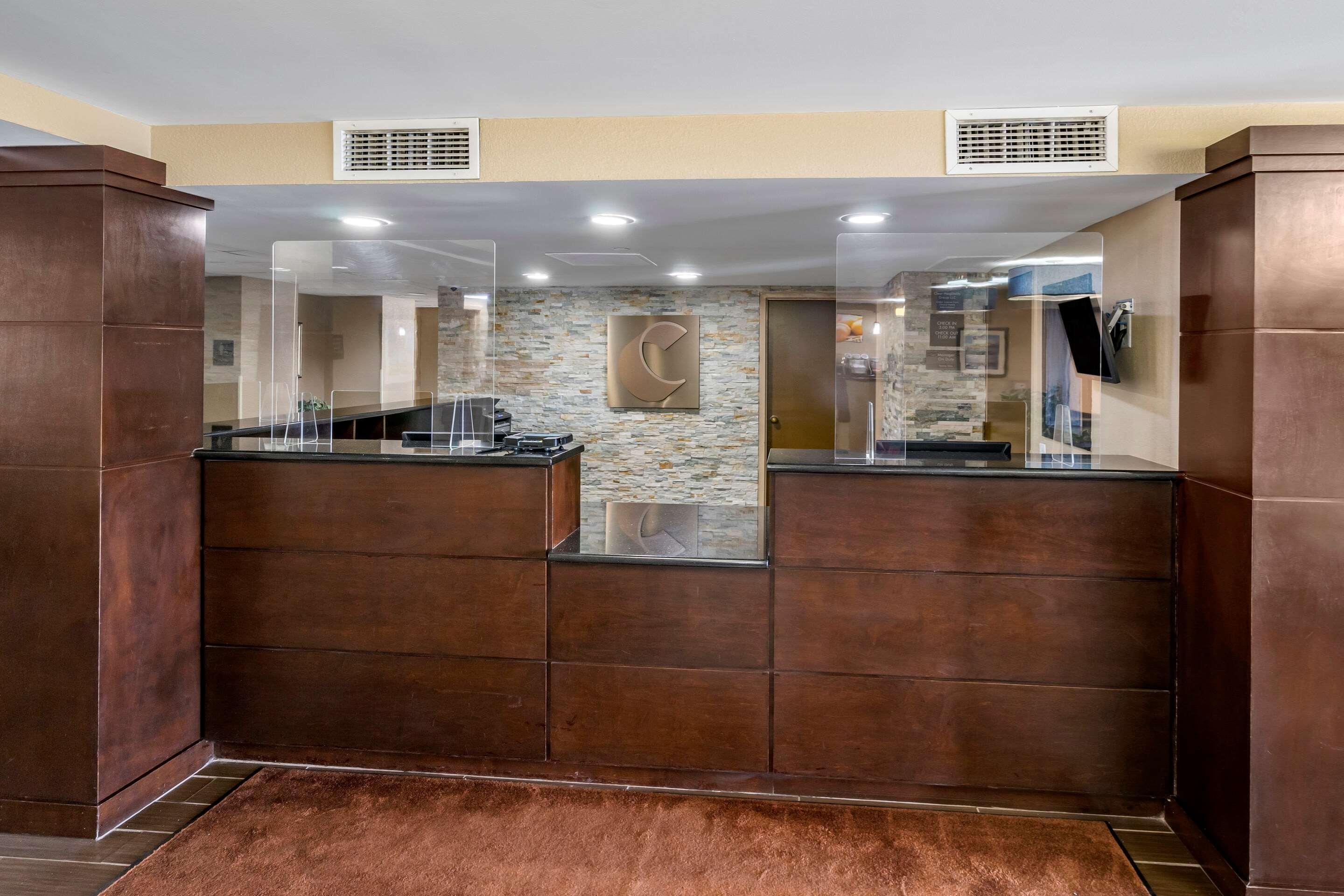 Vista Lobby Comfort Inn & Suites St. Pete - Clearwater International Airport