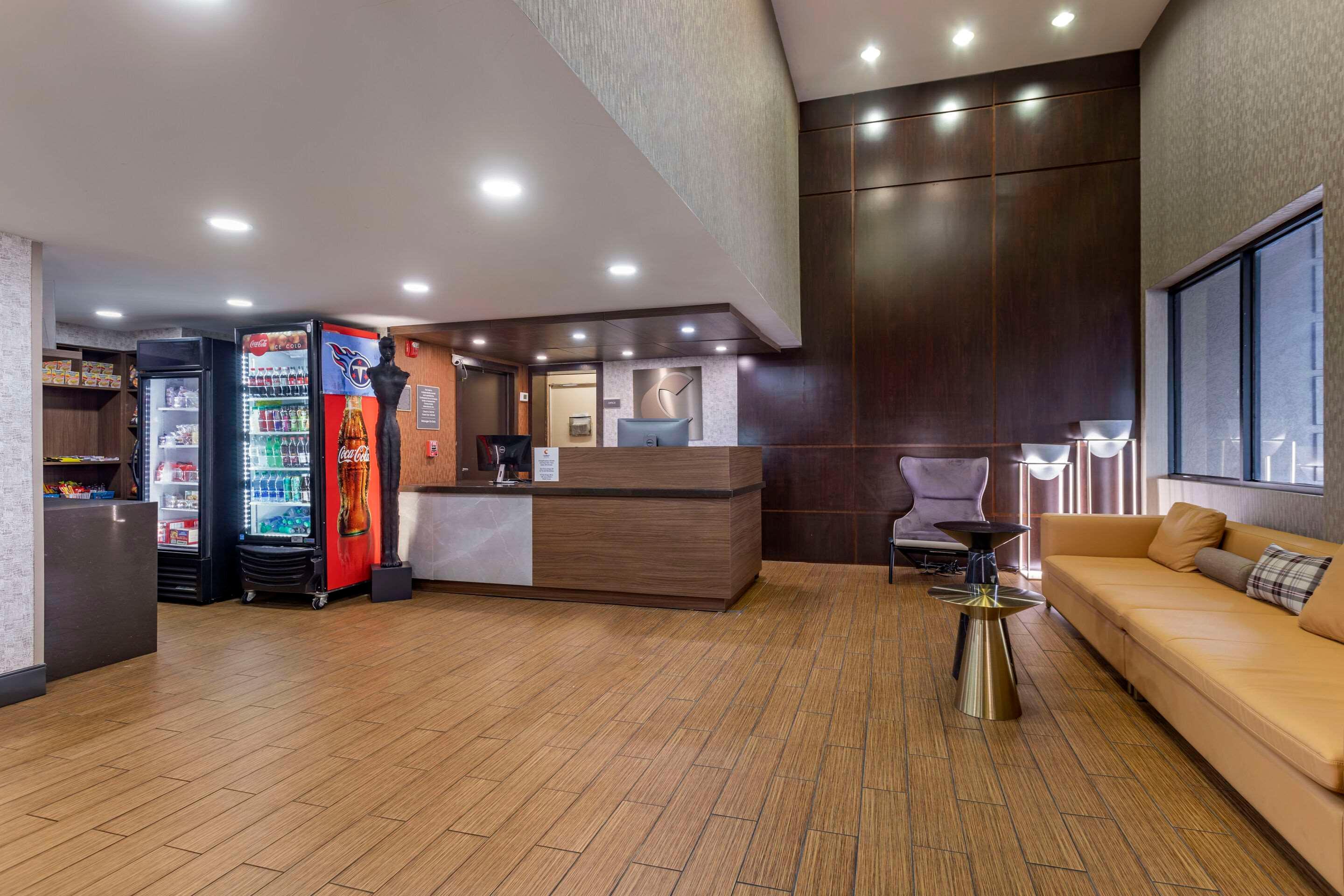 Vista Lobby Comfort Inn & Suites Nashville Downtown – Stadium
