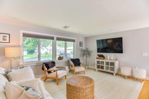 Alquiler Vacacional - Coastal-modern Home < 3 Mi to Charlestown Beach!