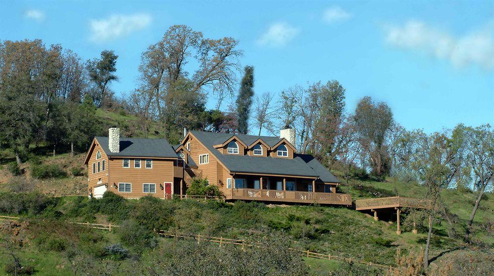 Varios Tucker Peak Lodge