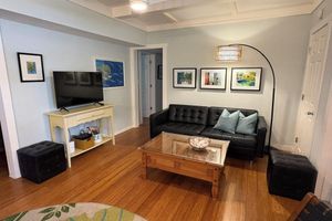 Alquiler Temporario - Five Star Home & Location. Walk DTWN Trolley to Beach Bike Legacy Trl, Pets OK.