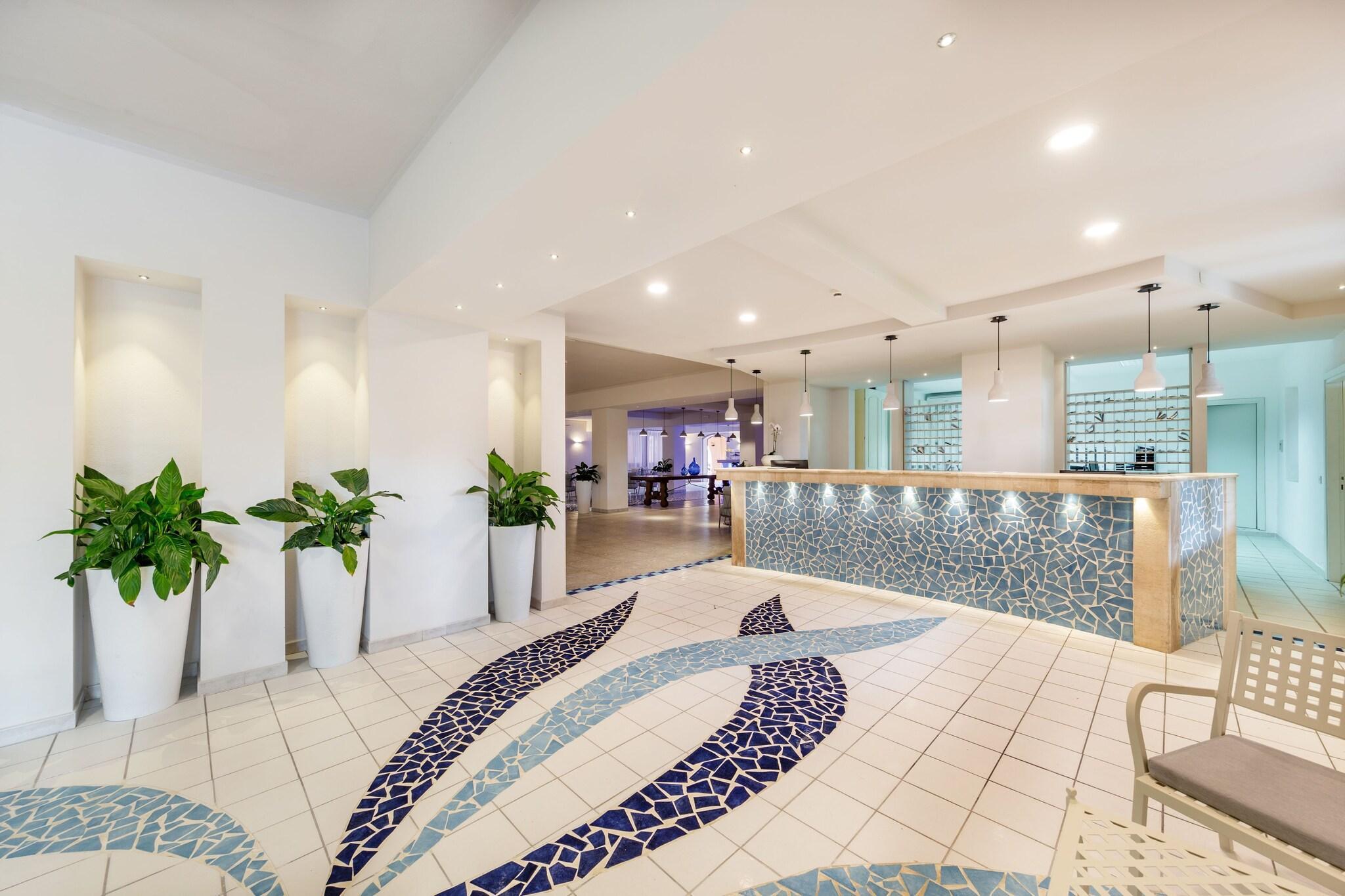 Vista Lobby Blu Hotel Laconia Village