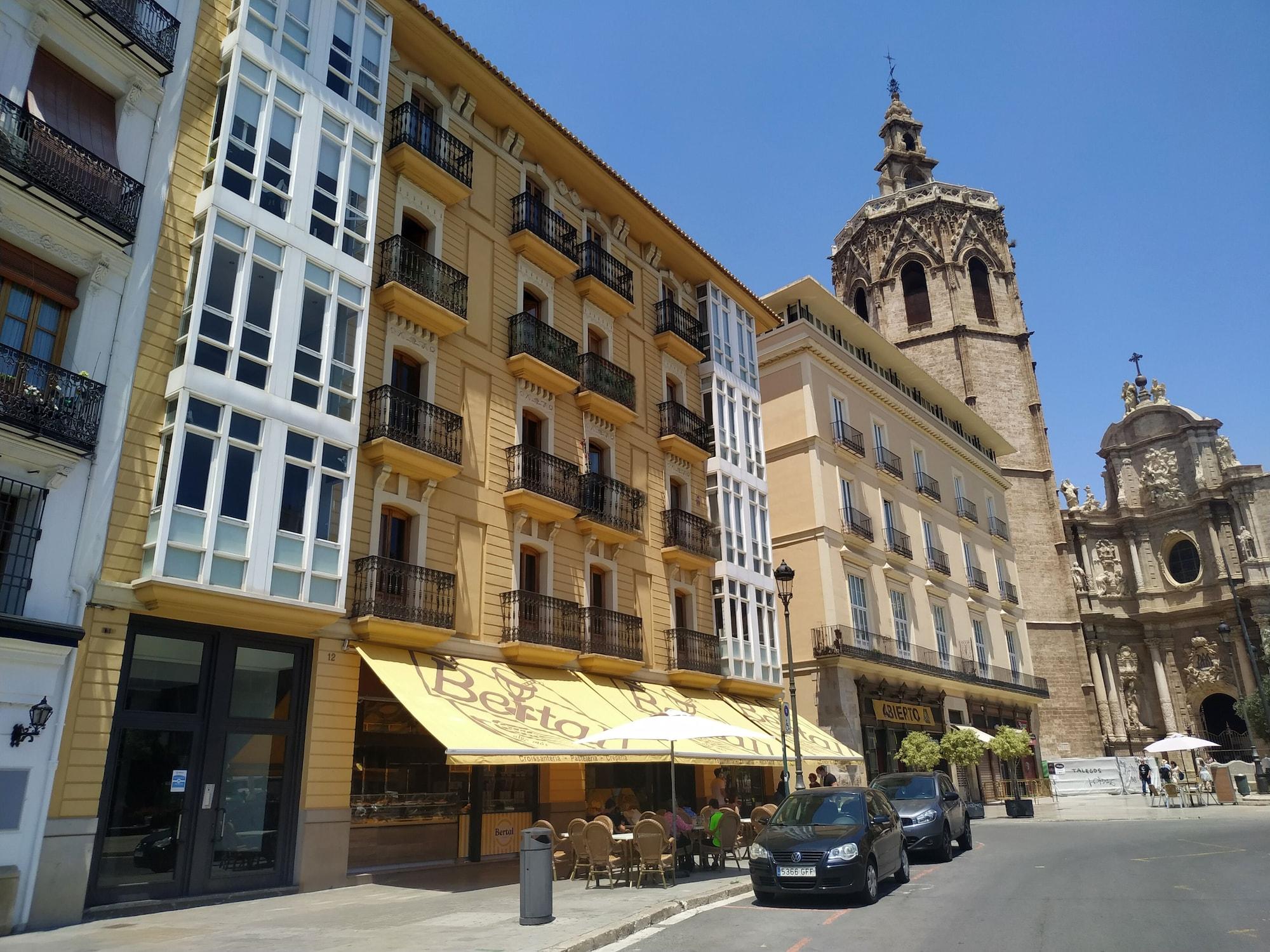 Varios Flats Friends Plaza de la Reina