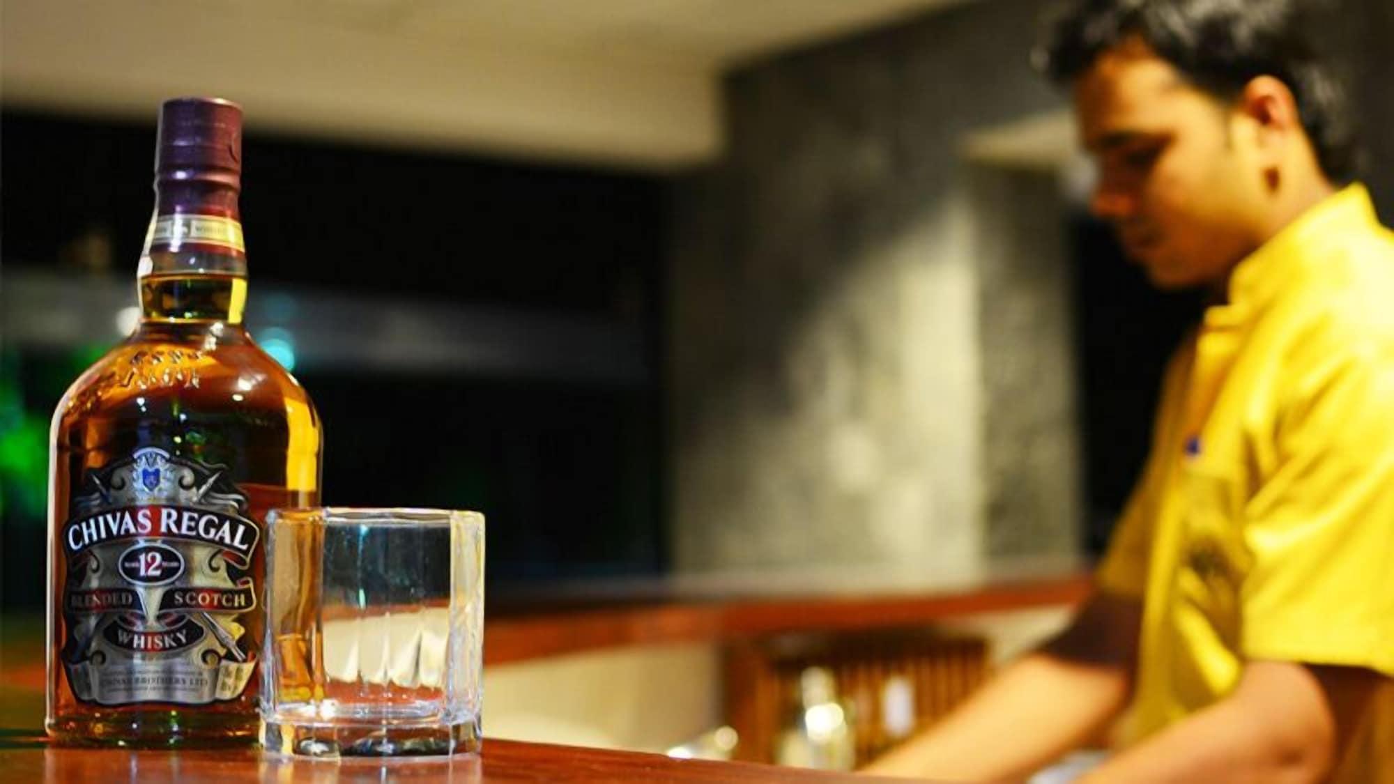 Bar/Salón Laya Leisure