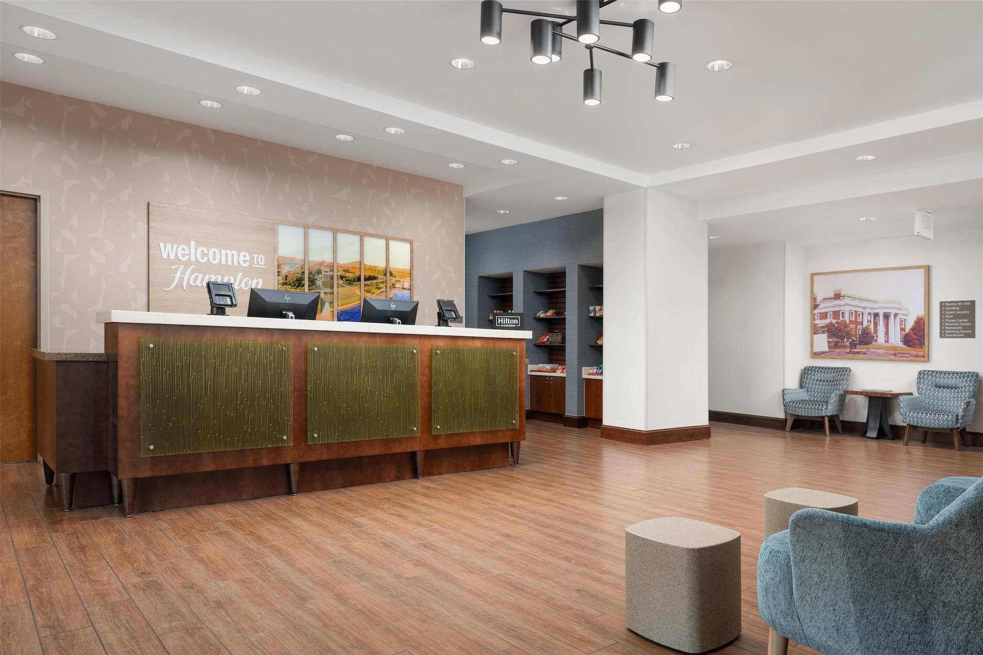 Vista Lobby Hampton Inn Cleveland, TN