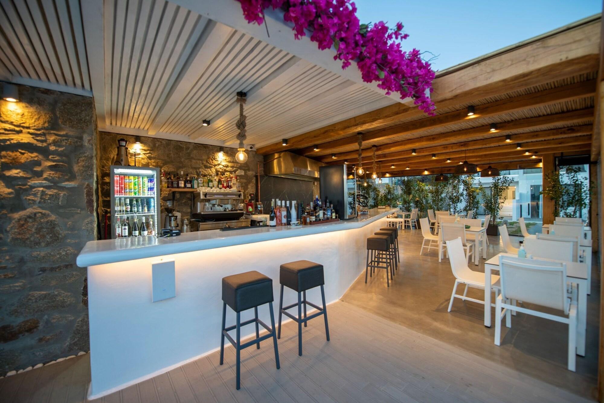 Bar/Salón Bianco a Nero Mykonos