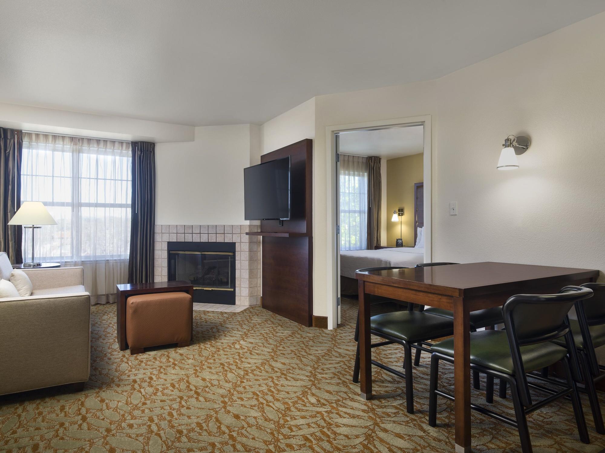 Habitación Homewood Suites by Hilton Newark-Fremont