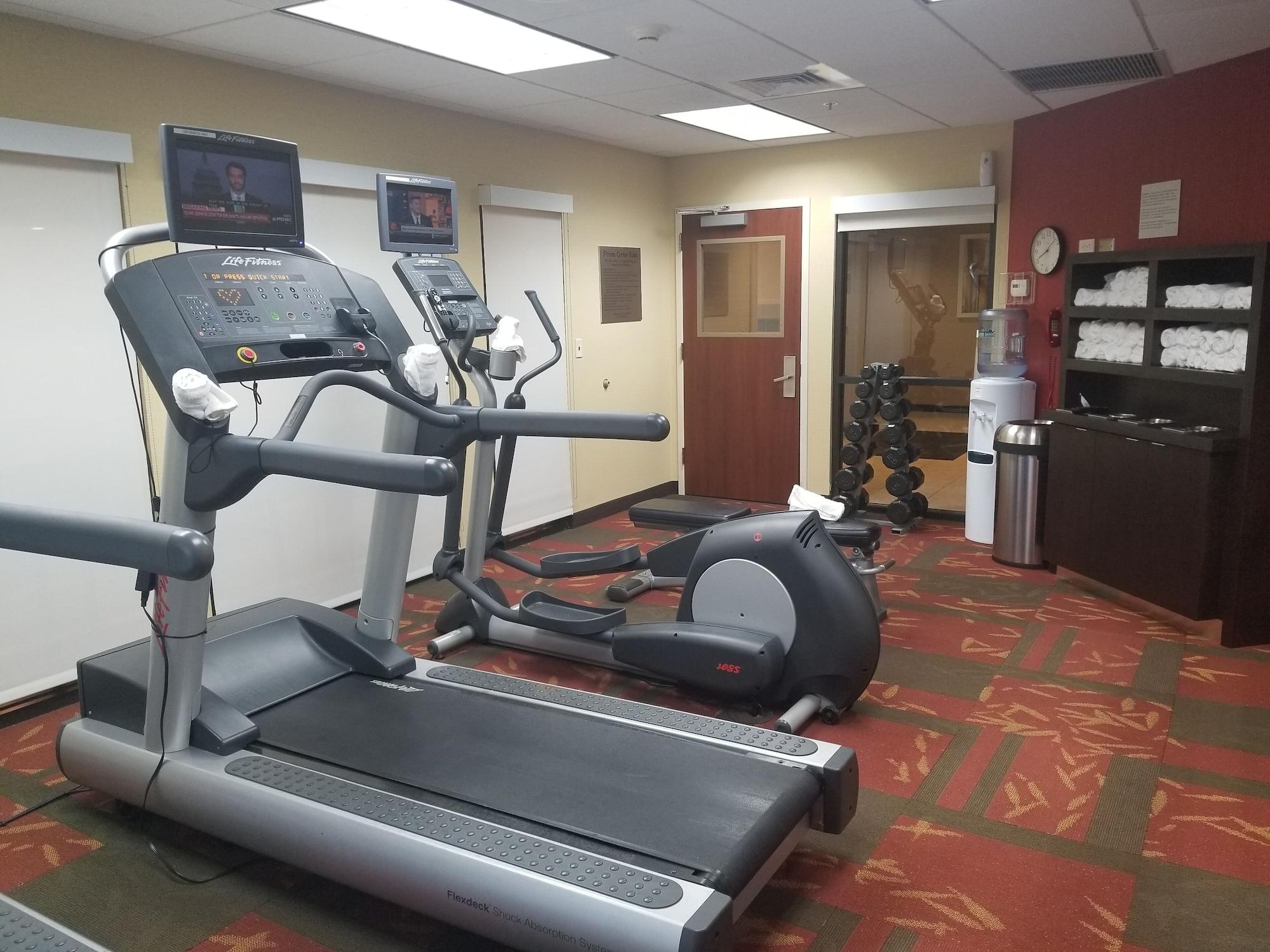 Gimnasio Courtyard by Marriott Salina