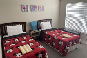 Alquiler Vacacional - Clean Spacious Townhome in a Gated Community close to Disney