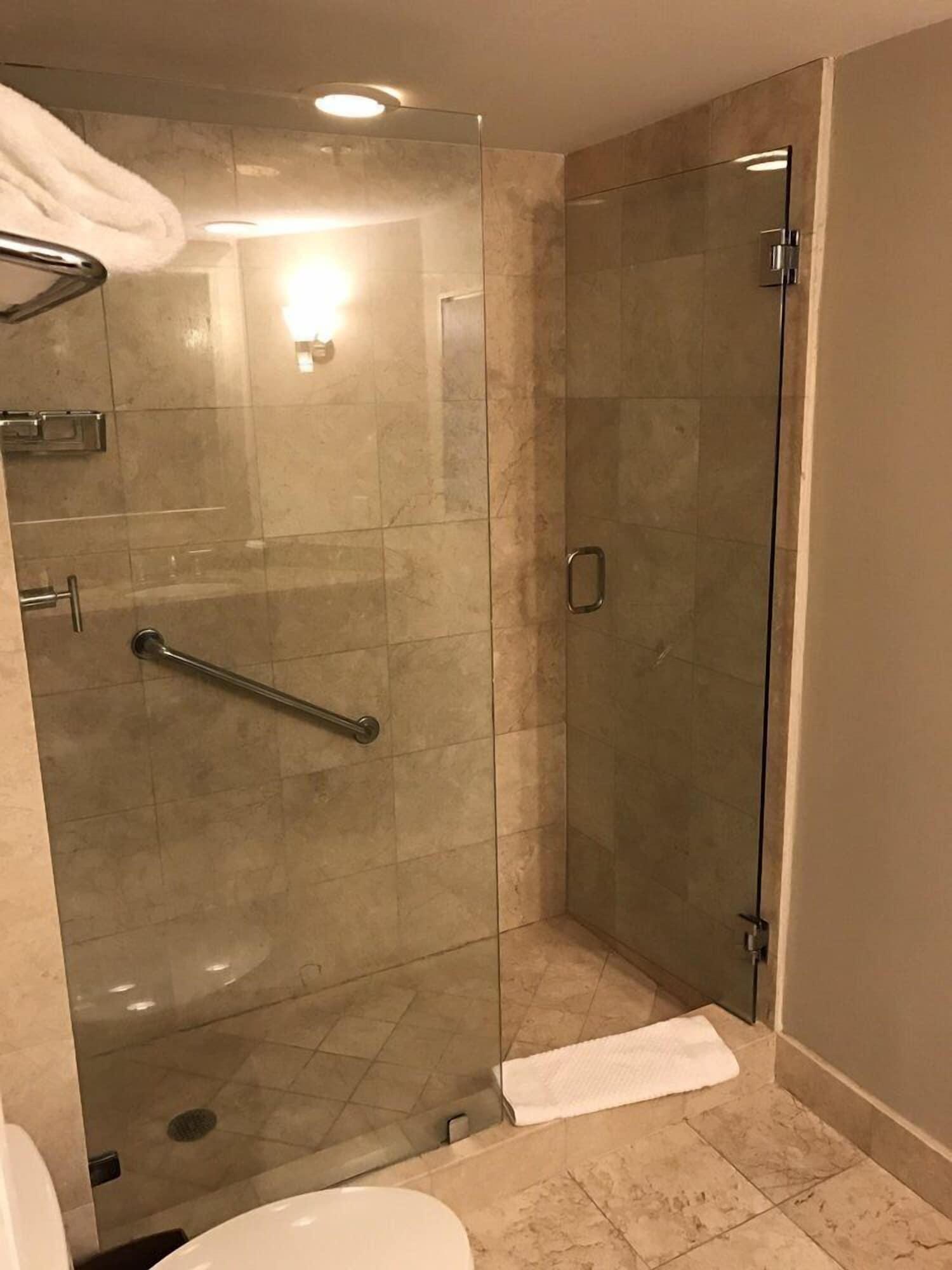 Equipamiento de Habitación Gallery One Private Condos