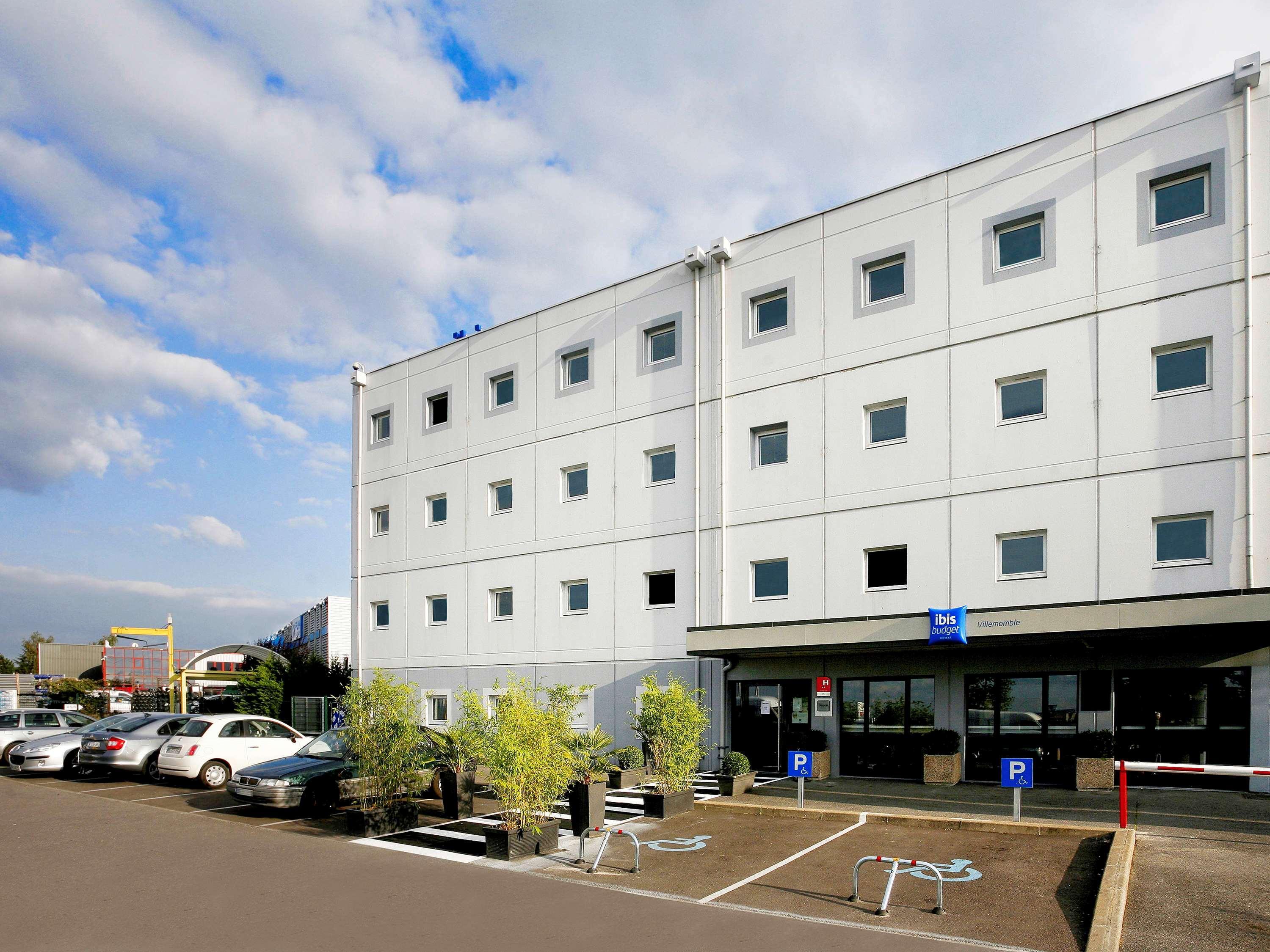 Vista Exterior Ibis Budget Villemomble