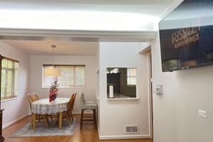 Alquiler Vacacional - Charming 3-bedroom townhome with Central AC and WiFi in lovely Chicago