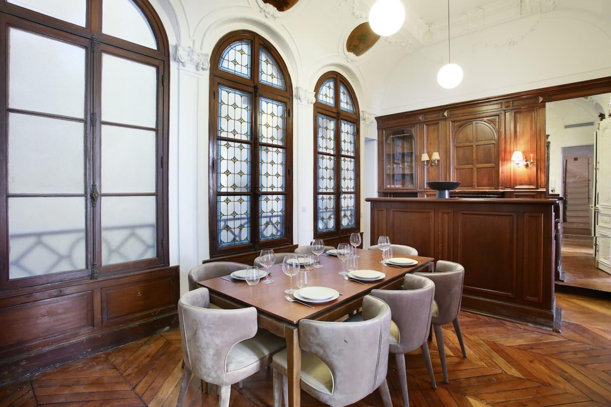 Restaurant Sumptuous Apartment Louvre Museum Concorde