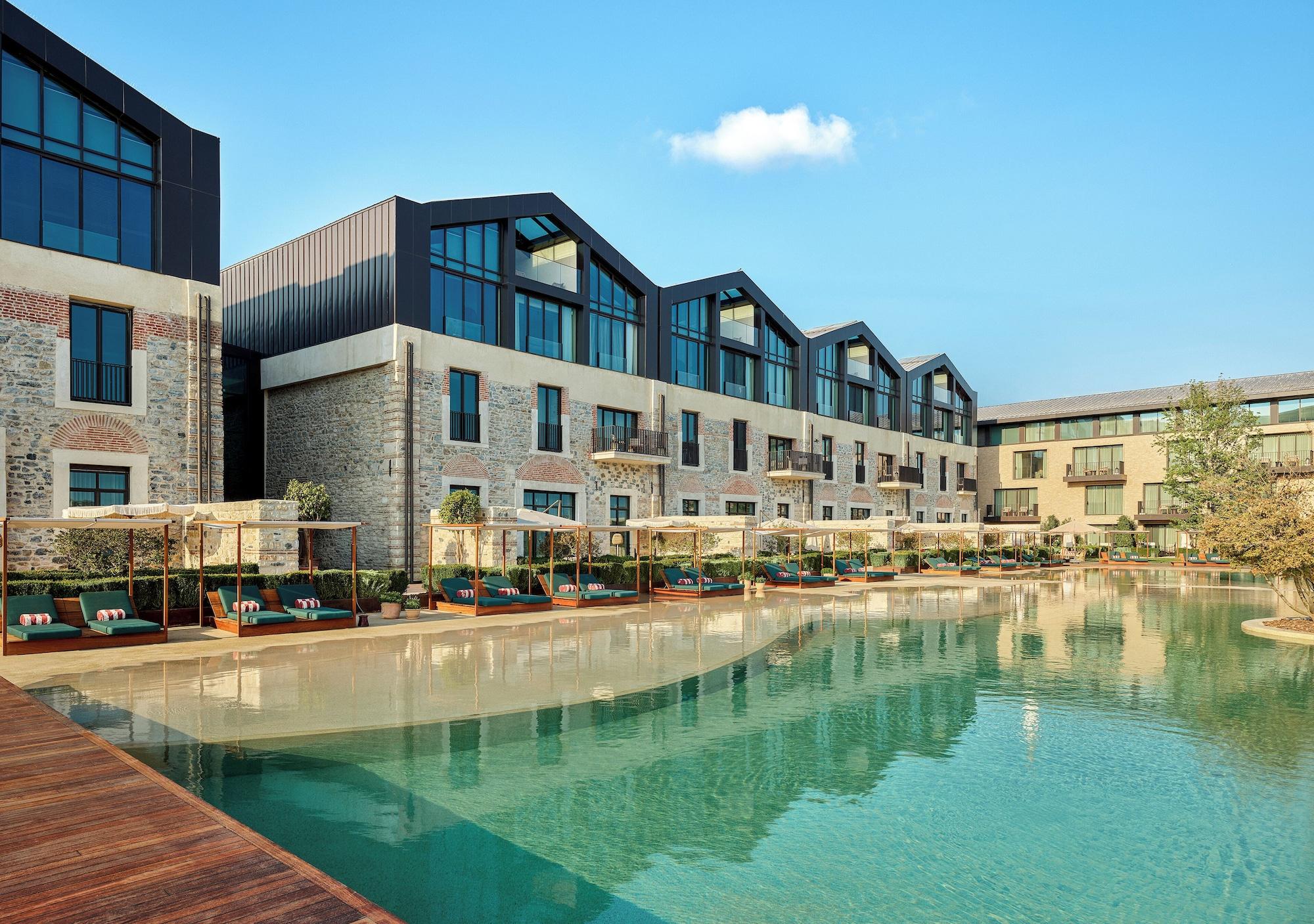 Vista Piscina Aliée Istanbul - A Paris Society Collection Hotel