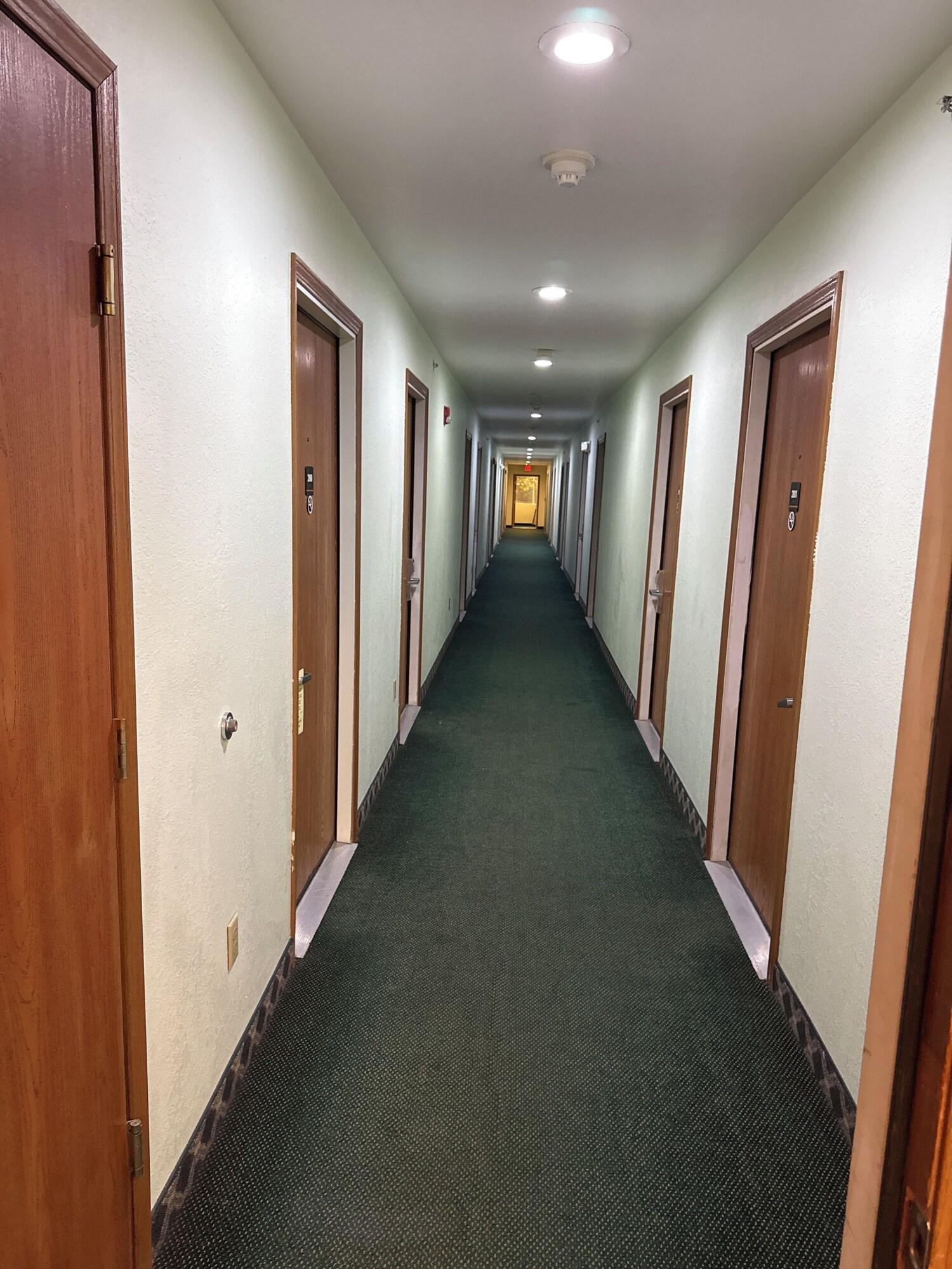Varios Highland Inn Peculiar