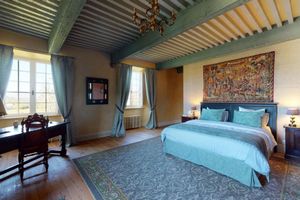 Alojamiento - A luxurious chateau in the Auvergne in a remarkable setting!