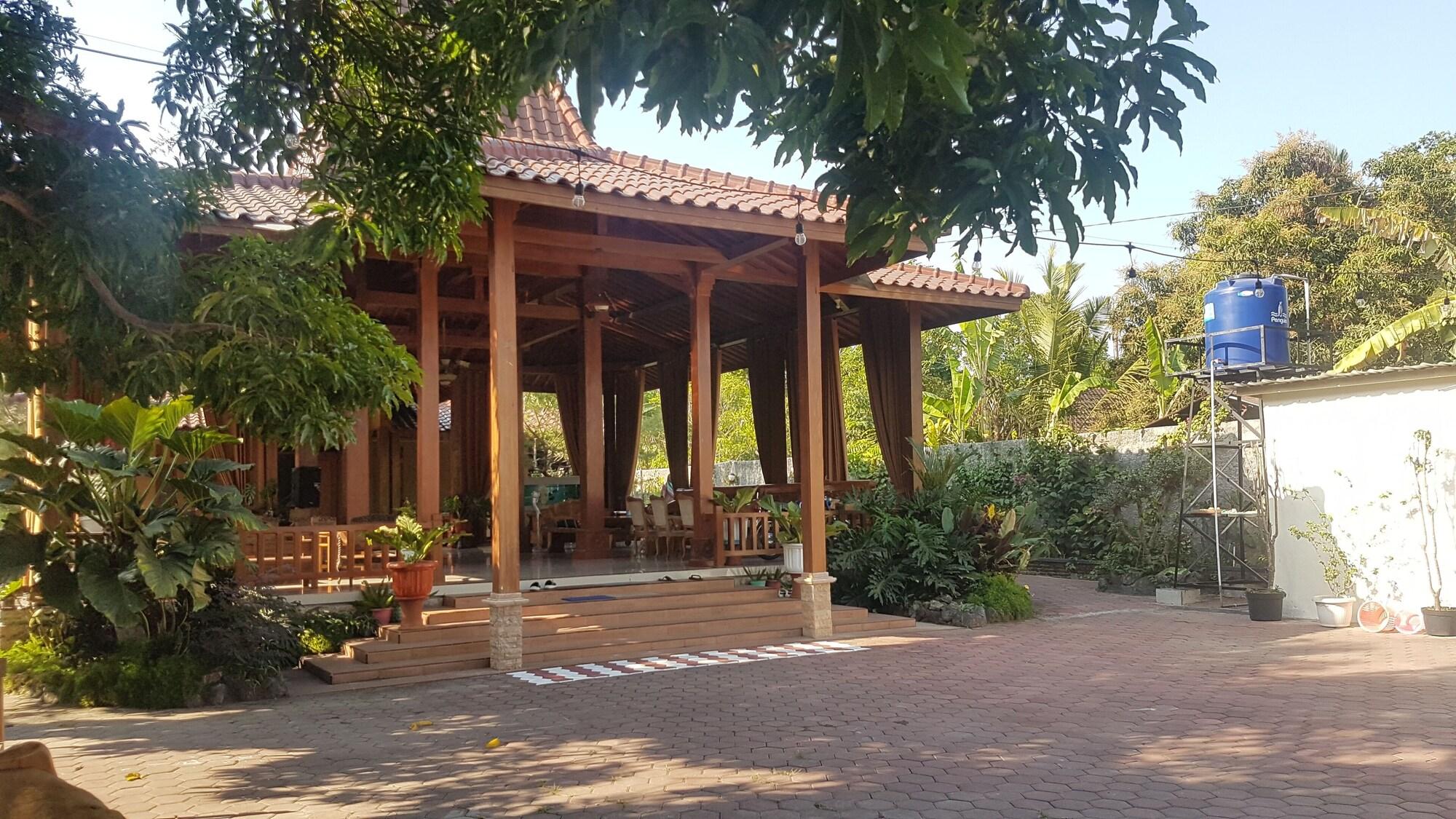 Vista Exterior Collection O 93028 Homestay Joglo Ibu