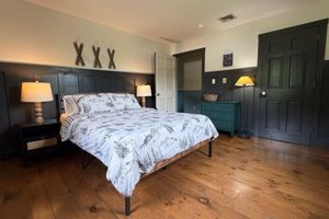 Alquiler Vacacional - Charming Colonial w/Stream Access Pet Friendly