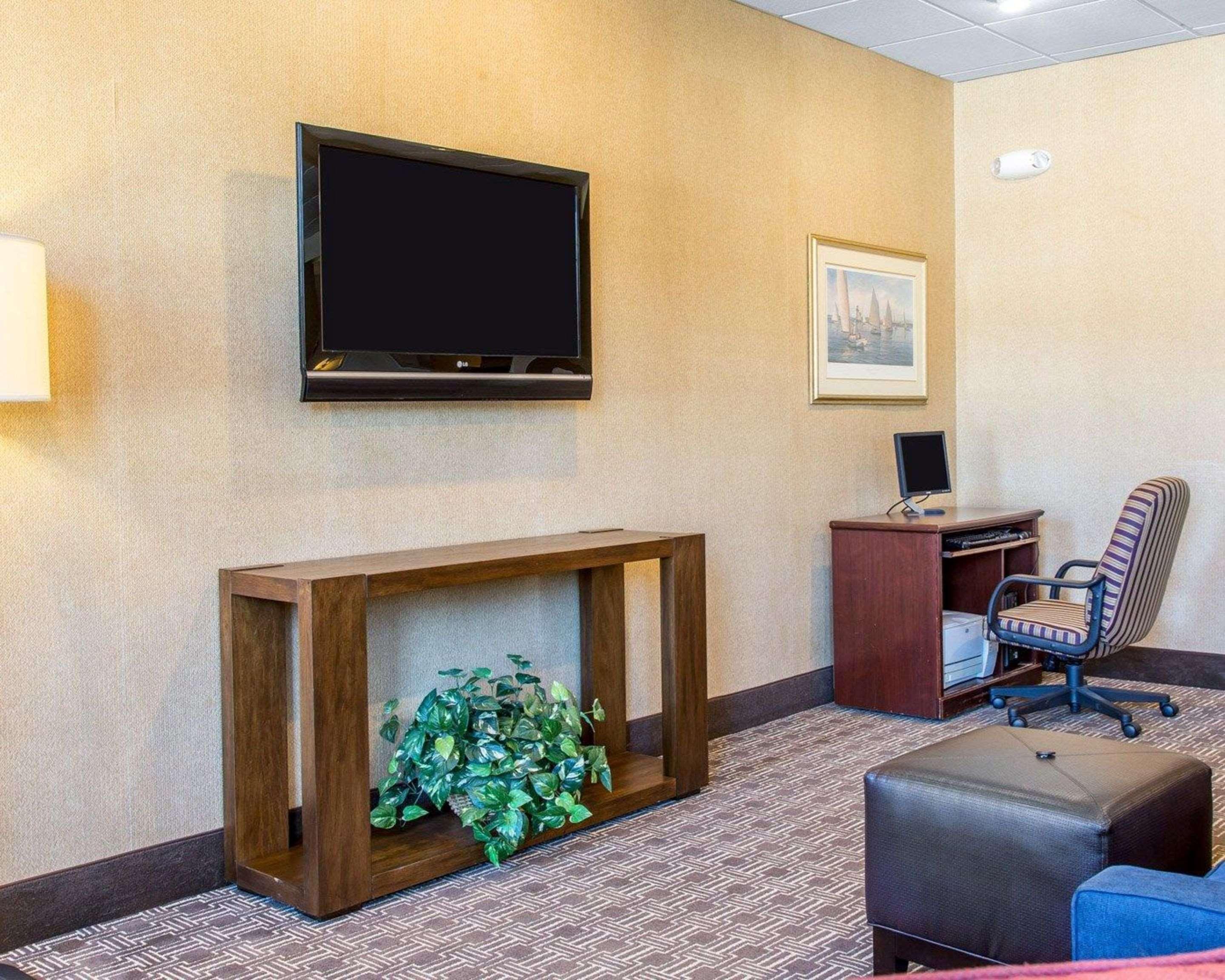 Vista Lobby Best Western Mystic Hotel