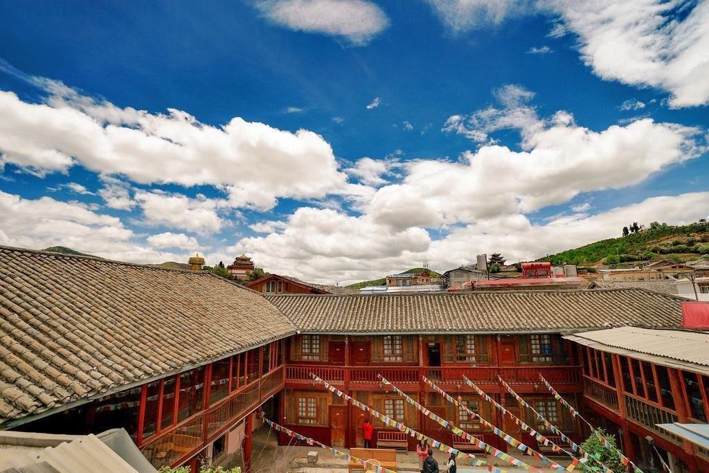 Vista Exterior Dragoncloud Hotel