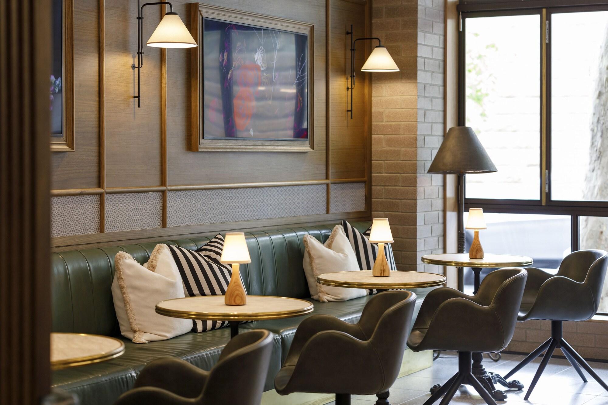 Vista Lobby 202 Elizabeth