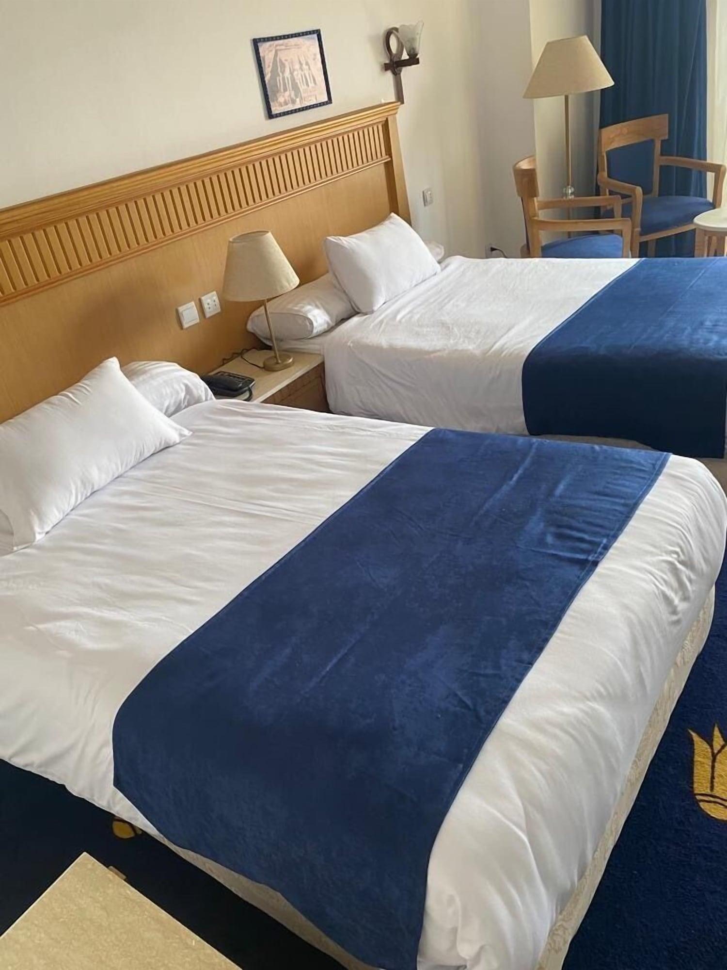 Habitación A pyramids view