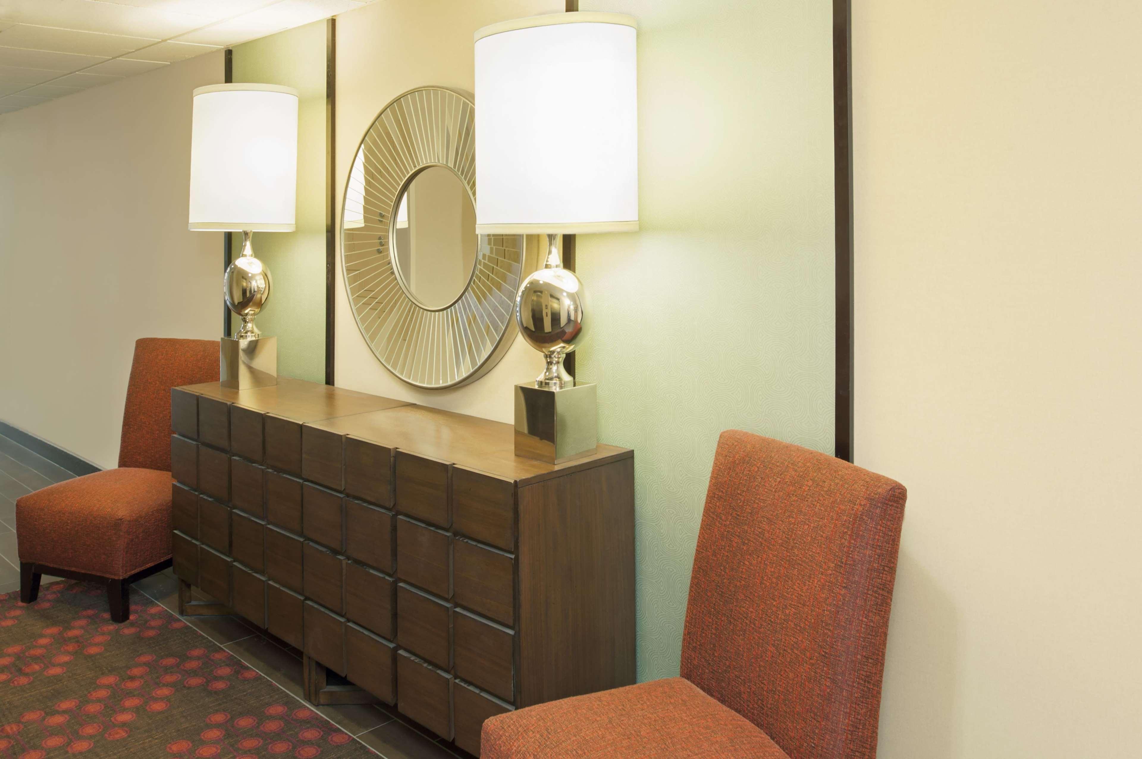 Vista Lobby Hampton Inn Muskegon