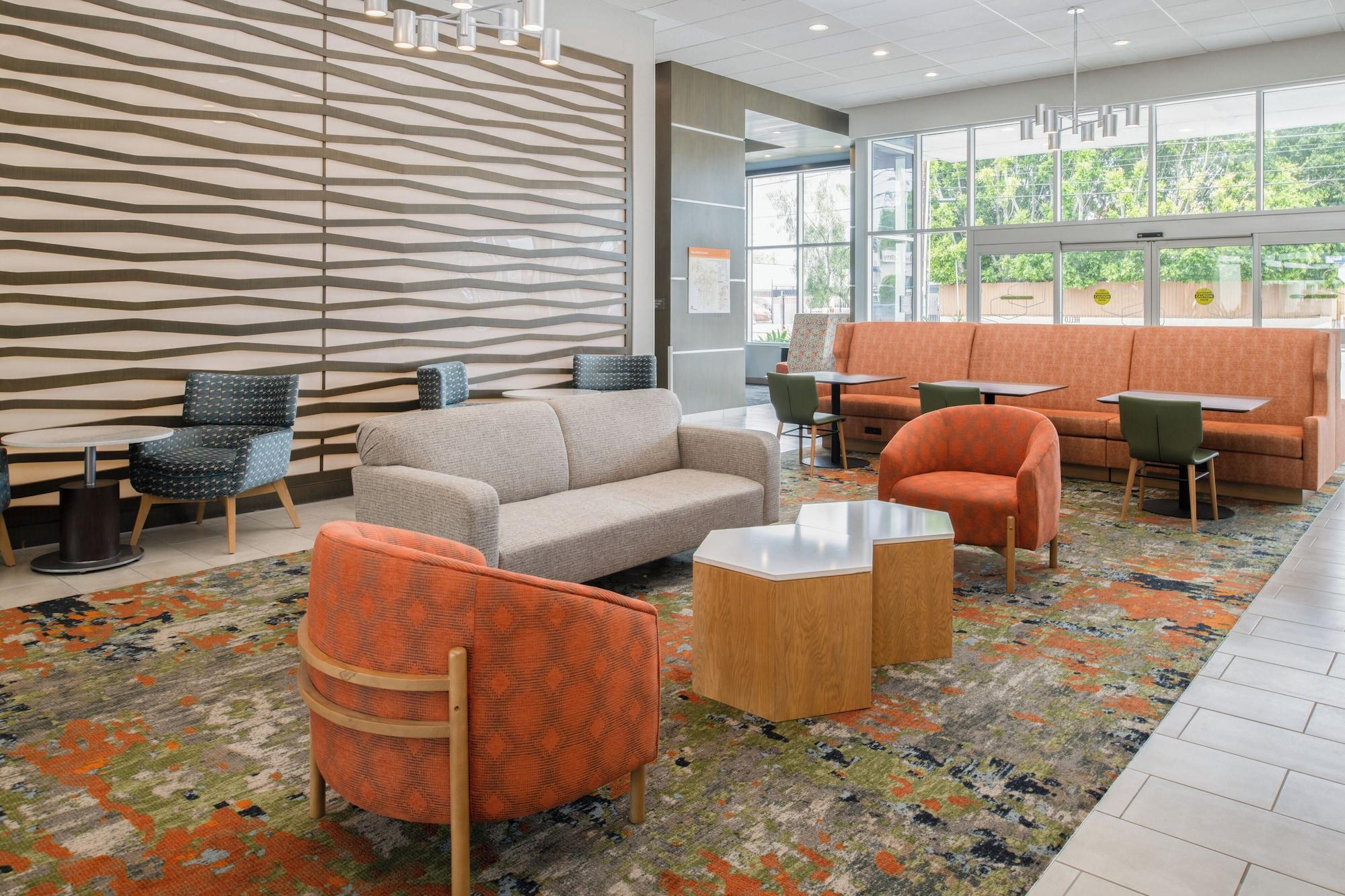 Vista Lobby Hampton Inn by Hilton North Hollywood